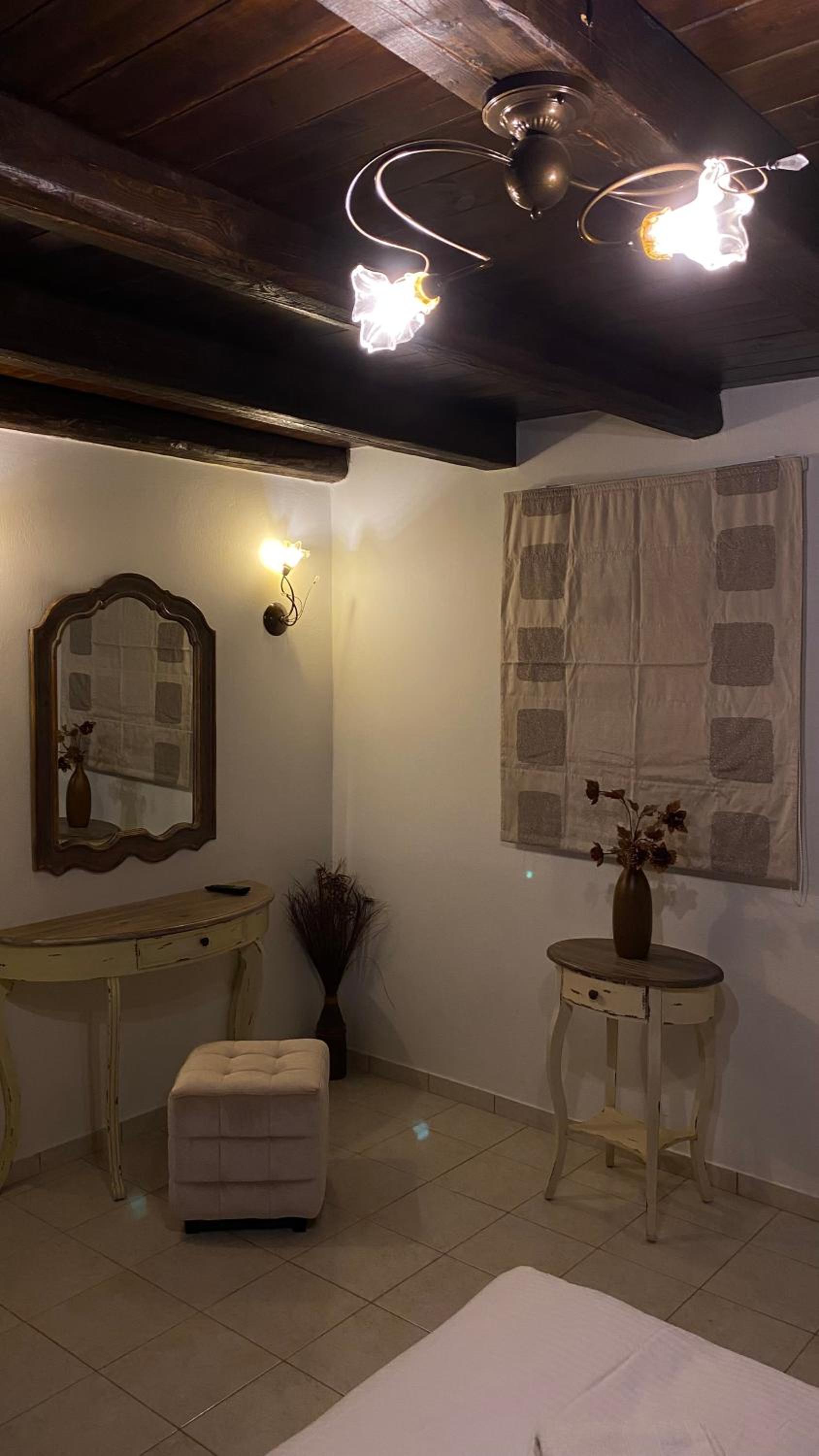 Ikojenia Traditional Lodge