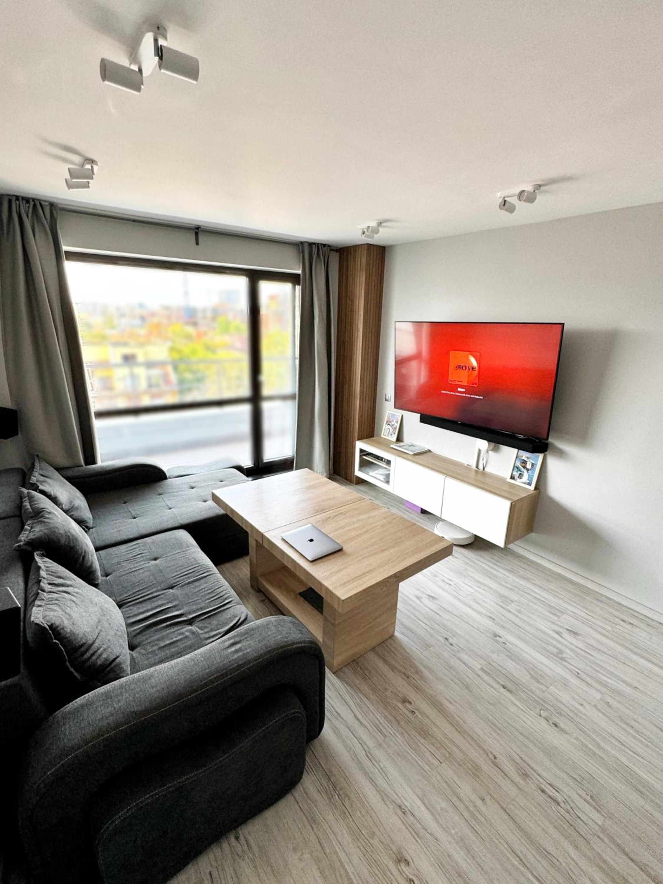 Central Apartment with Amazing Views