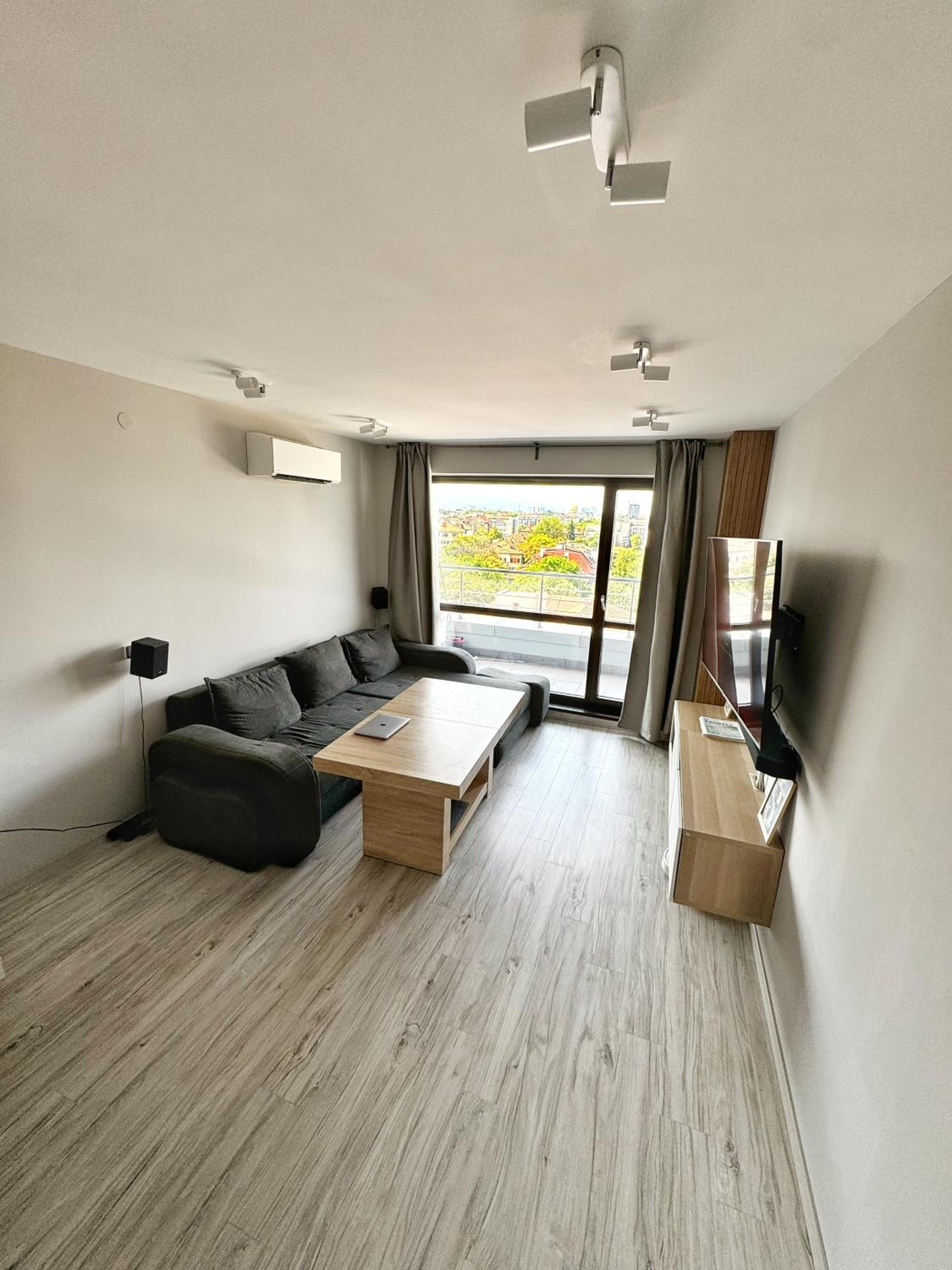 Central Apartment with Amazing Views