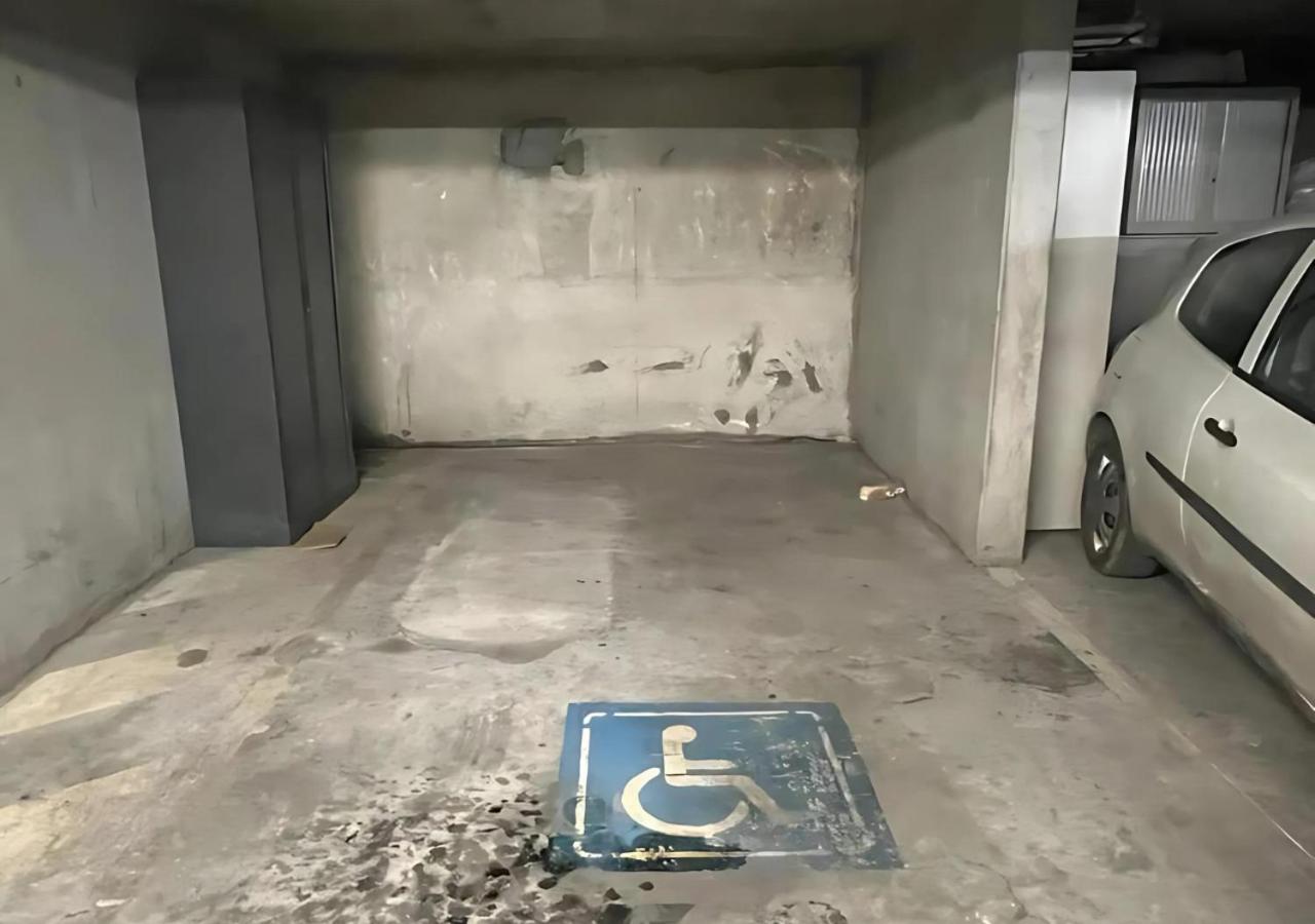 Live Like a Local Stylish 2BR with Balcony & Parking