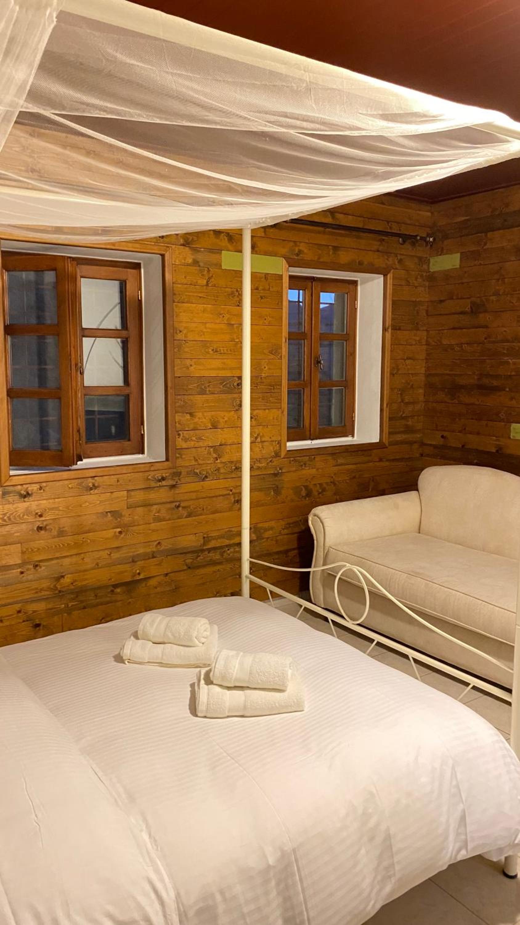 Ikojenia Traditional Lodge