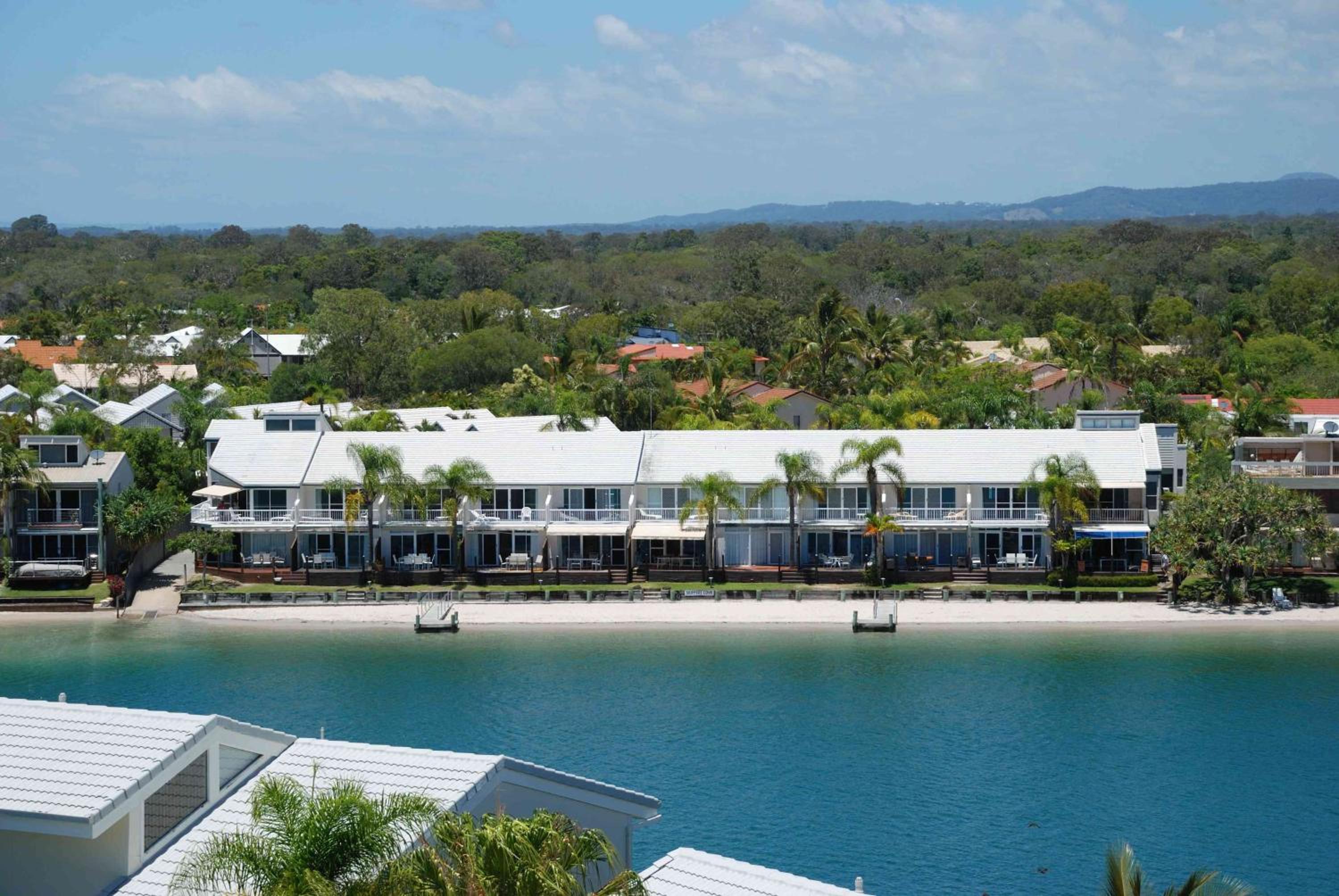 Hotel Skippers Cove Waterfront Resort - Image 1