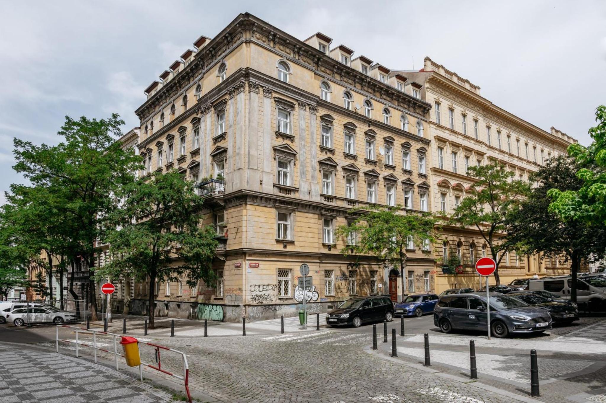 One bedroom apartment with fireplace & AC by Prague Days