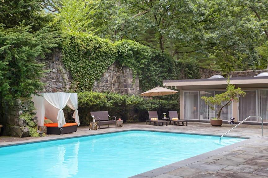 Midcentury Modern ZenHouse Sculptor Studio view 4