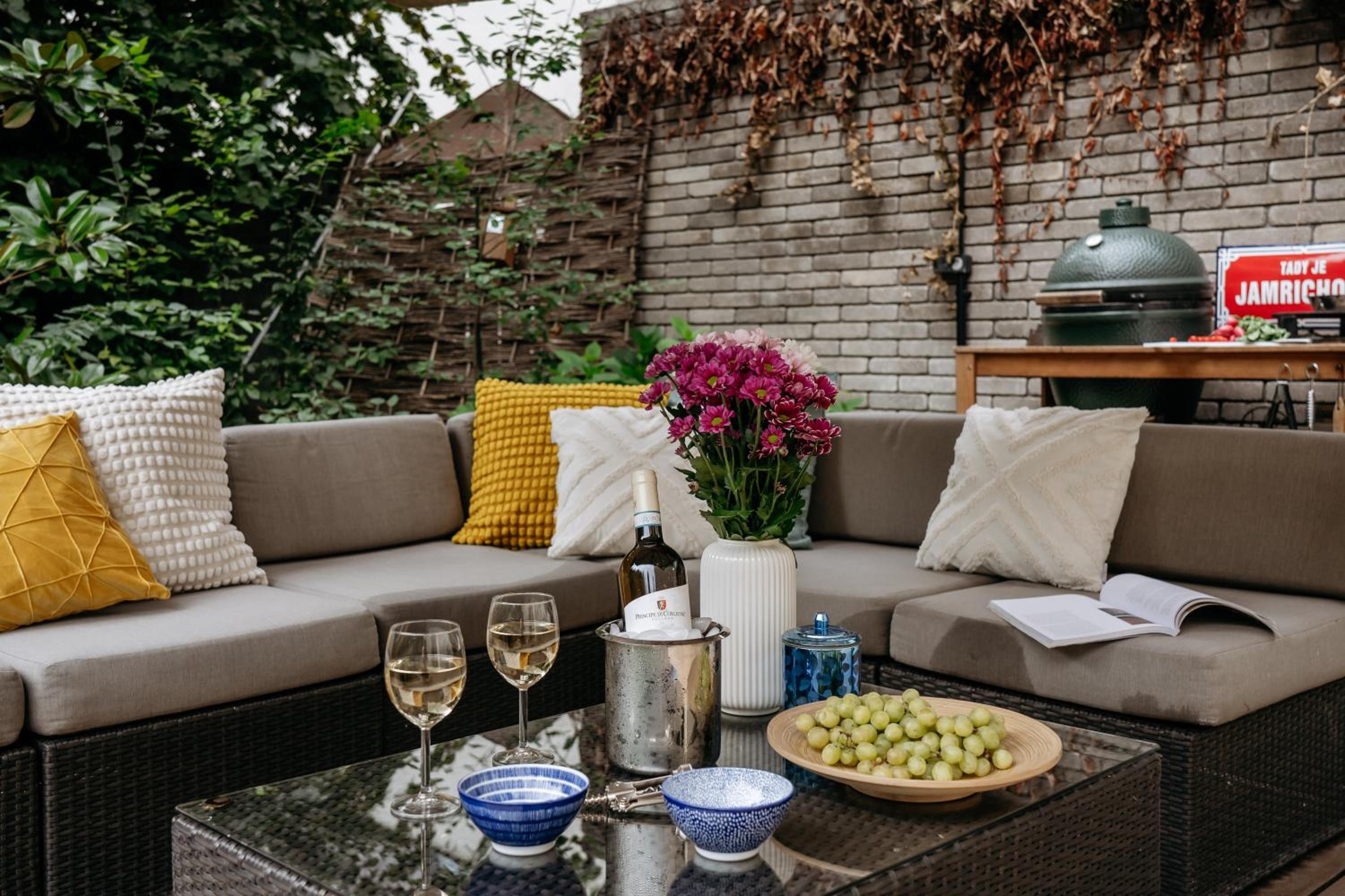 Prague Days - Luxurious Apartments in a Quiet Area