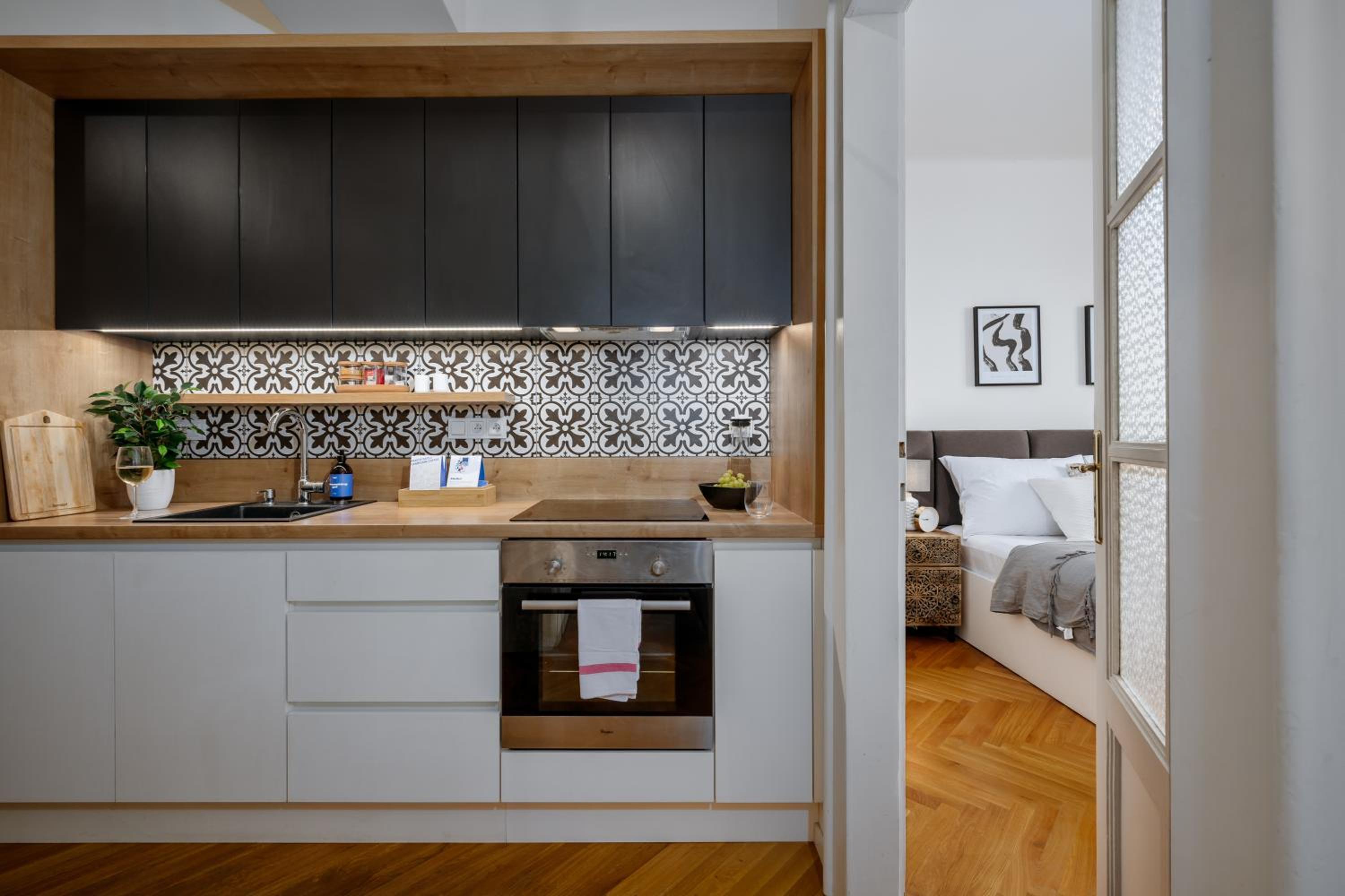 Prague Days - One-bedroom Apartment with Netflix and Workspace