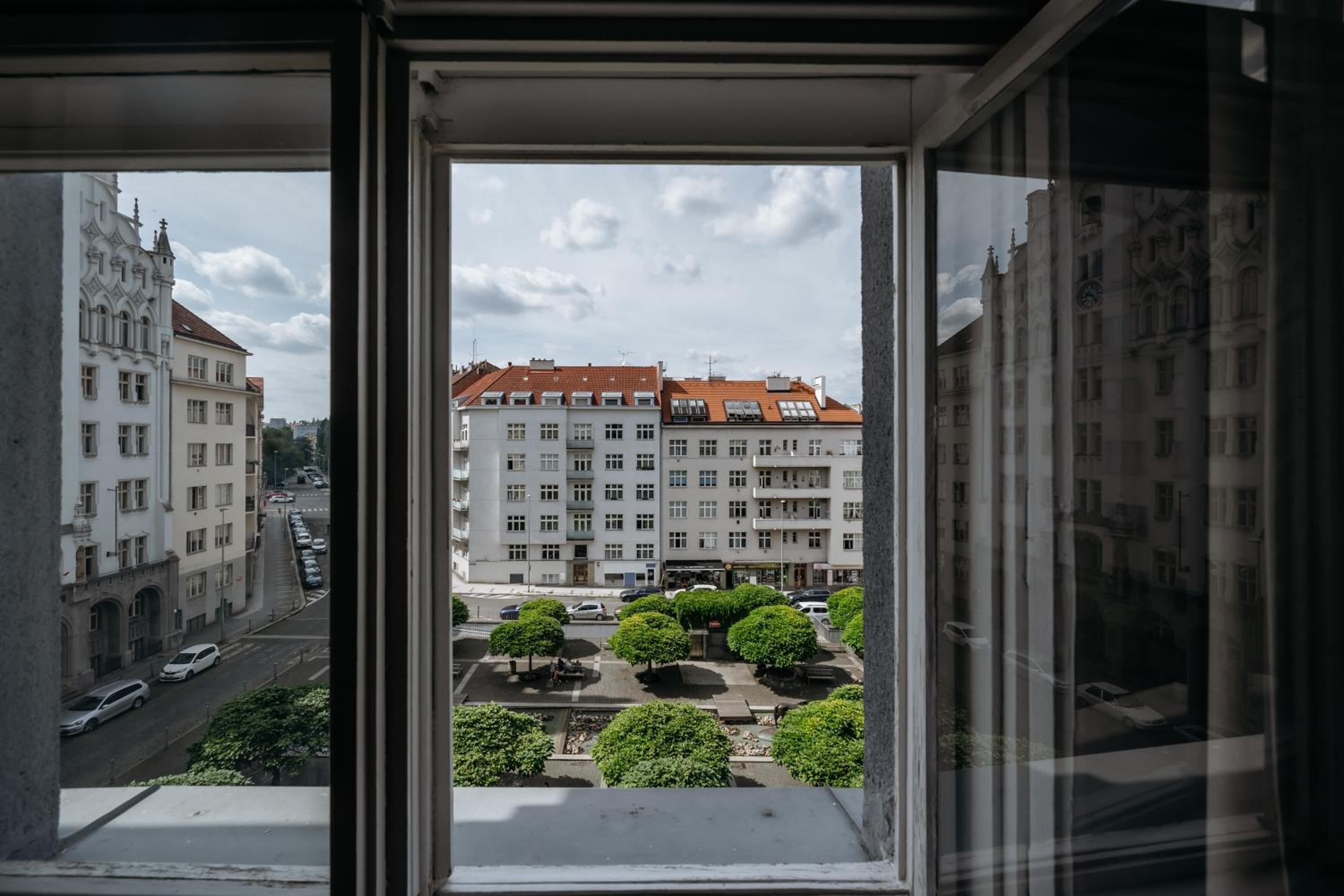 Prague Days - One-bedroom Apartment with Netflix and Workspace