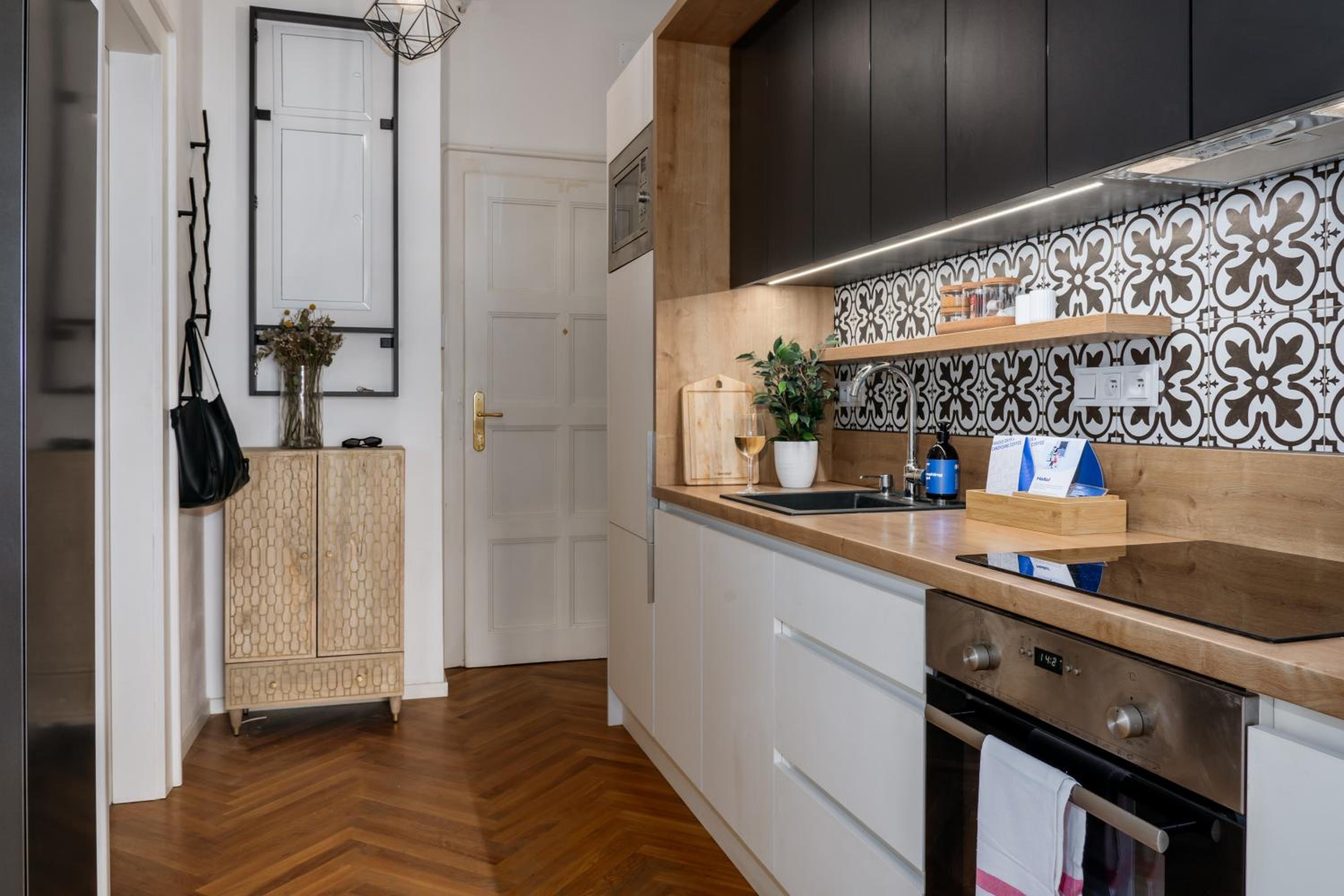 Prague Days - One-bedroom Apartment with Netflix and Workspace