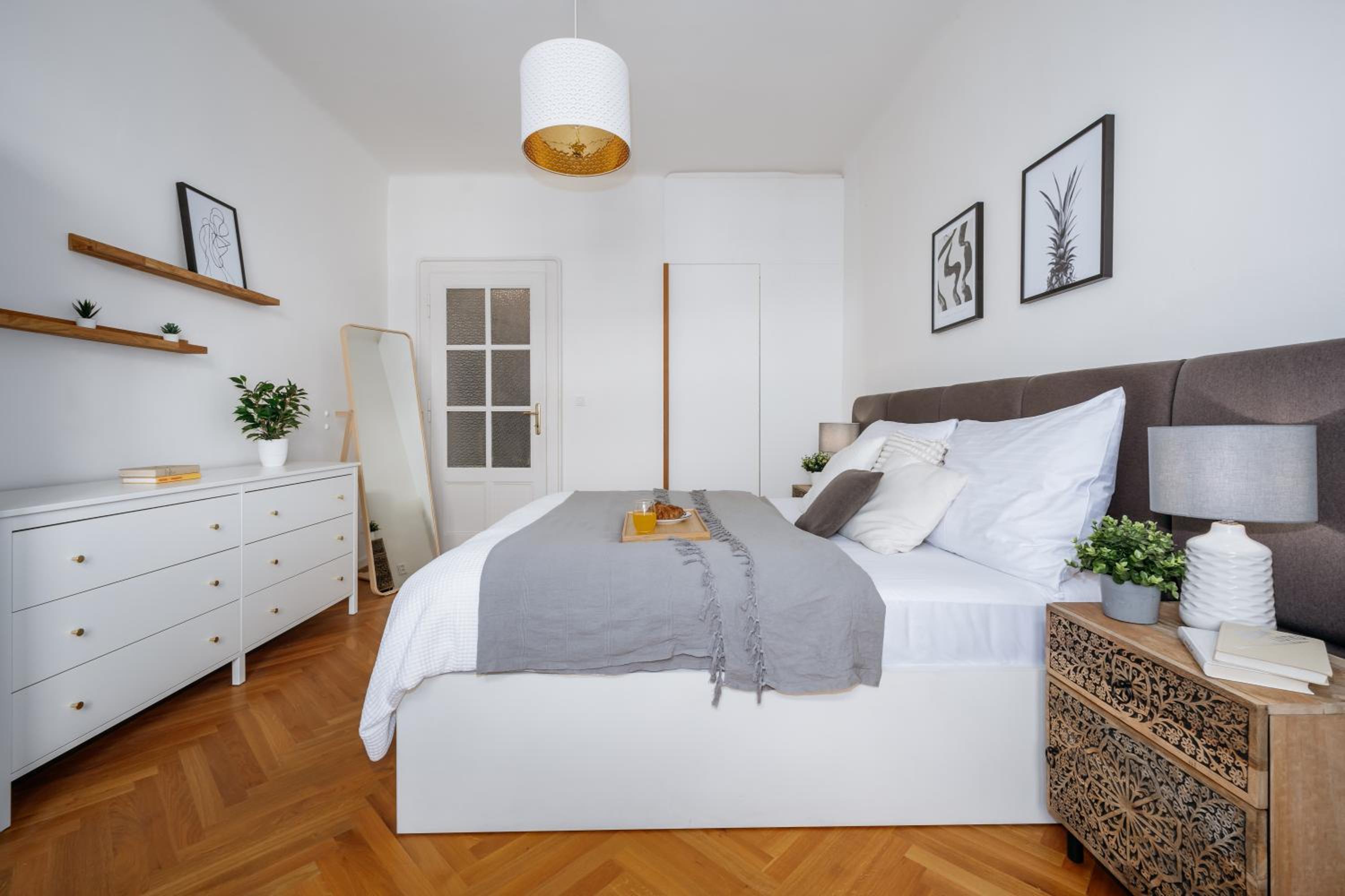 Prague Days - One-bedroom Apartment with Netflix and Workspace