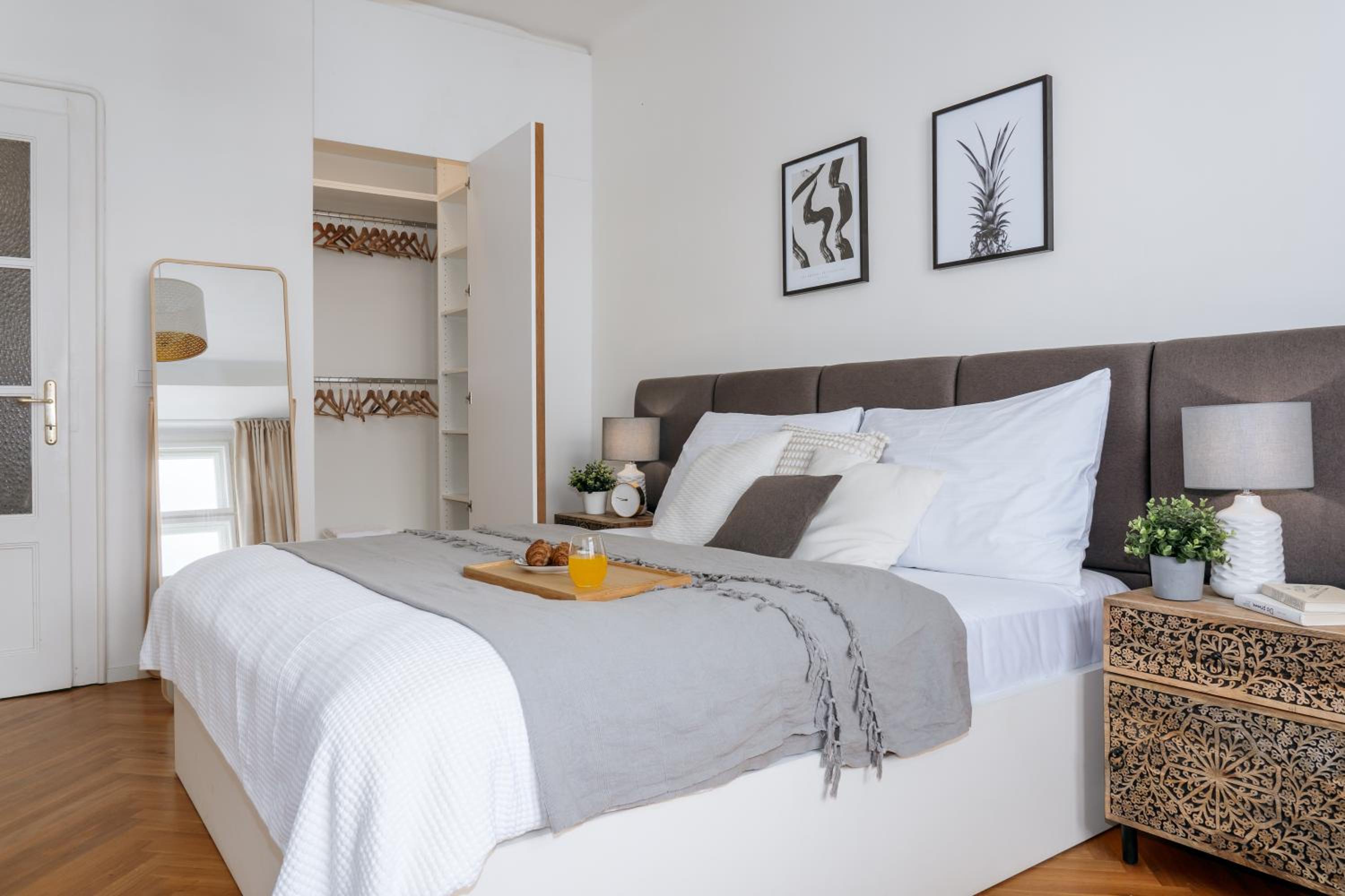 Prague Days - One-bedroom Apartment with Netflix and Workspace