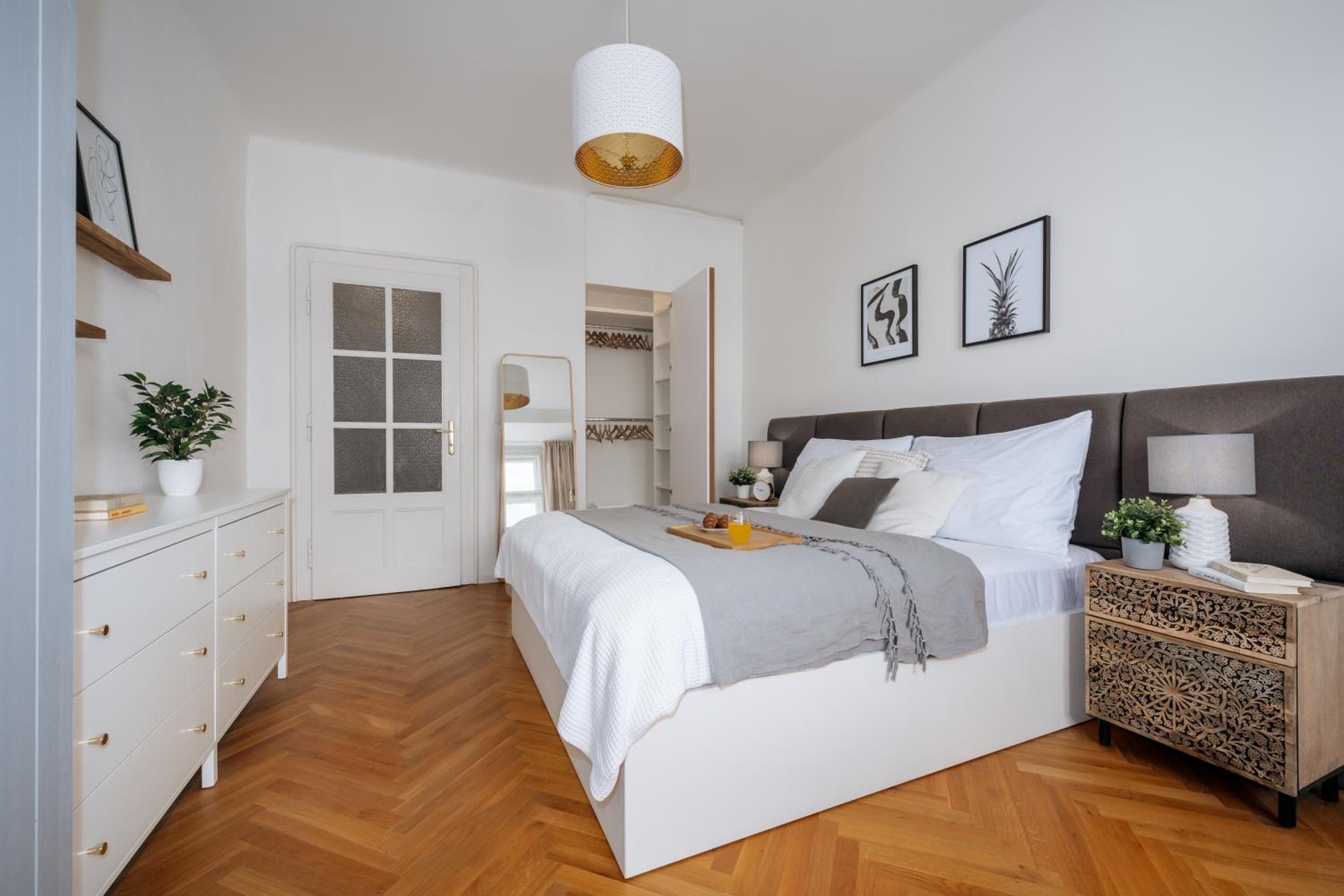 Prague Days - One-bedroom Apartment with Netflix and Workspace
