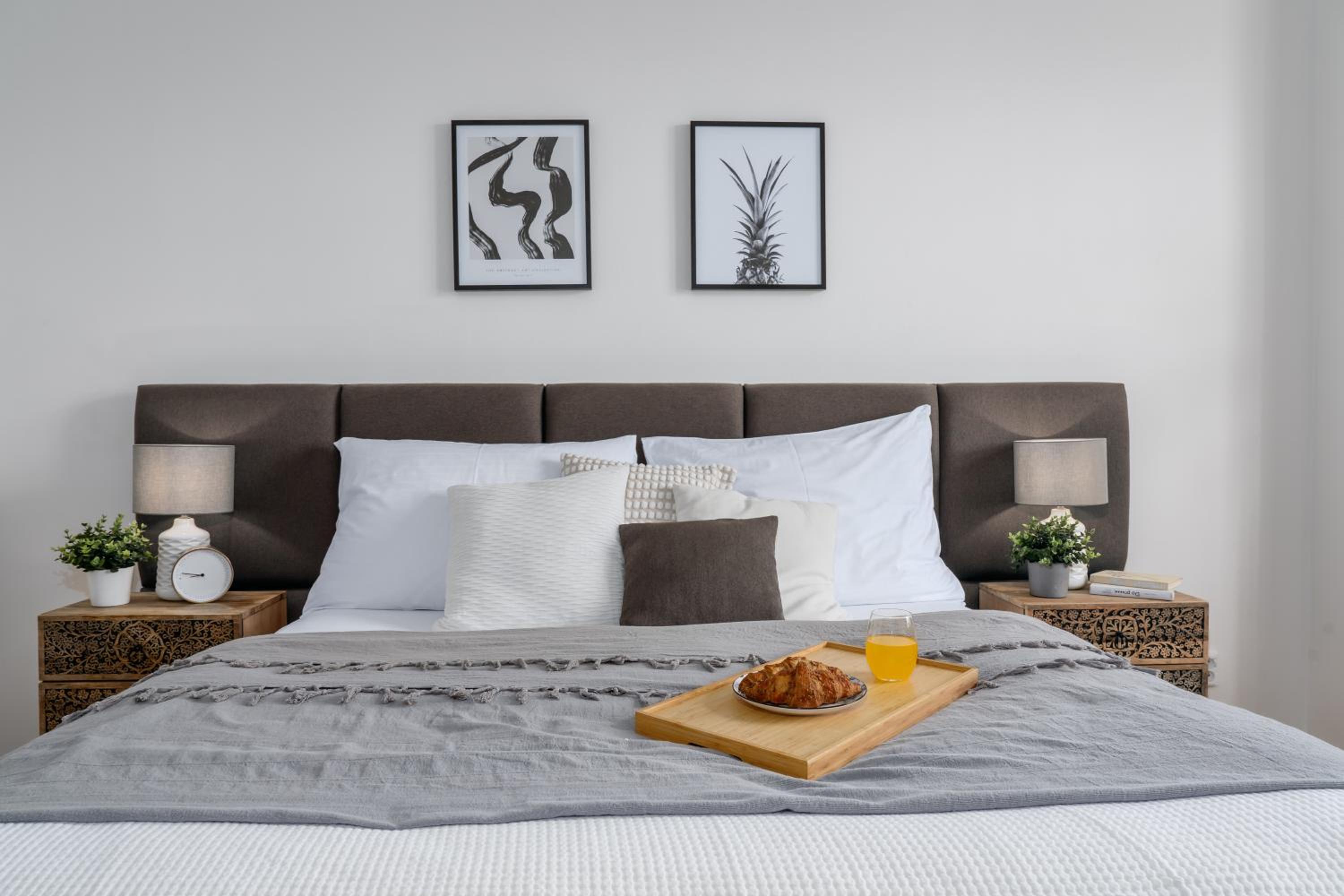 Prague Days - One-bedroom Apartment with Netflix and Workspace
