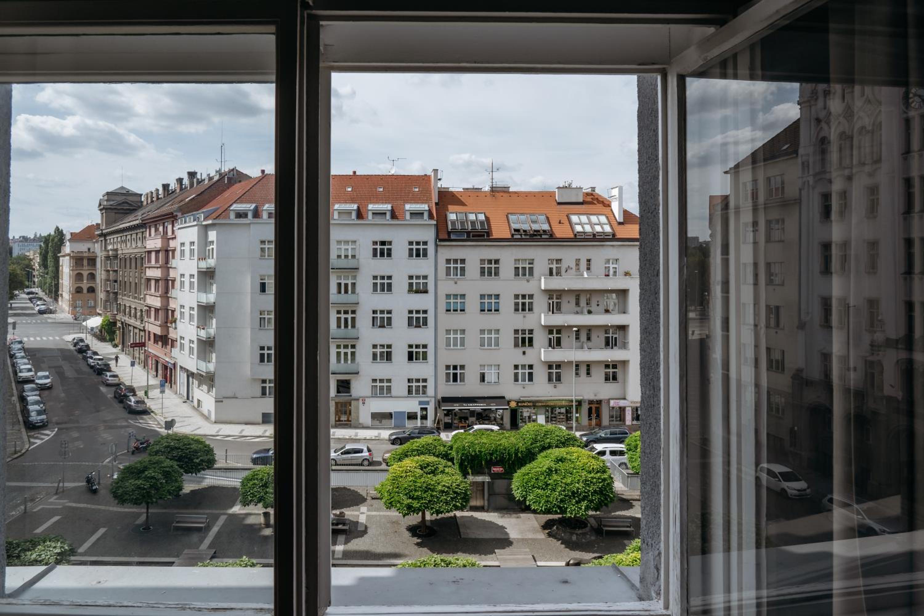 Prague Days - One-bedroom Apartment with Netflix and Workspace