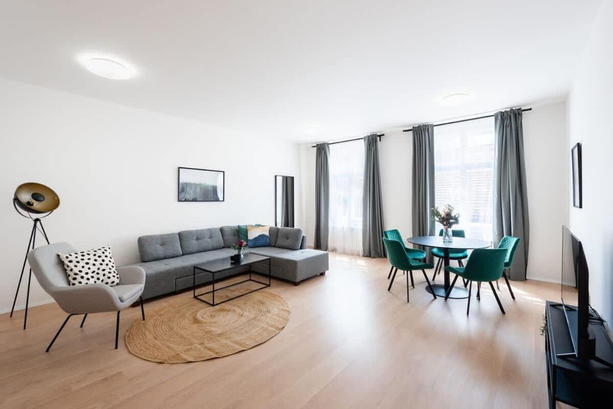 Spacious Luxury Old Town 2BR Retreat