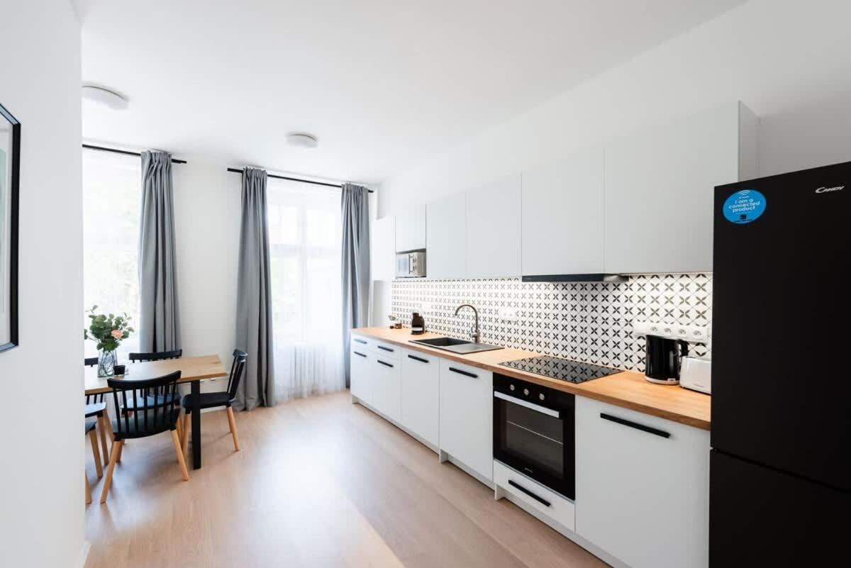 Spacious Luxury Old Town 2BR Retreat