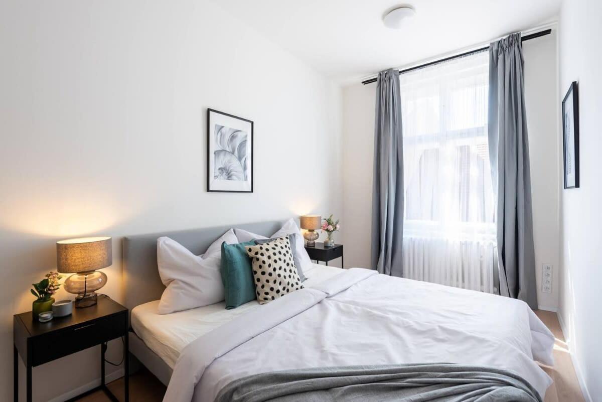 Spacious Luxury Old Town 2BR Retreat