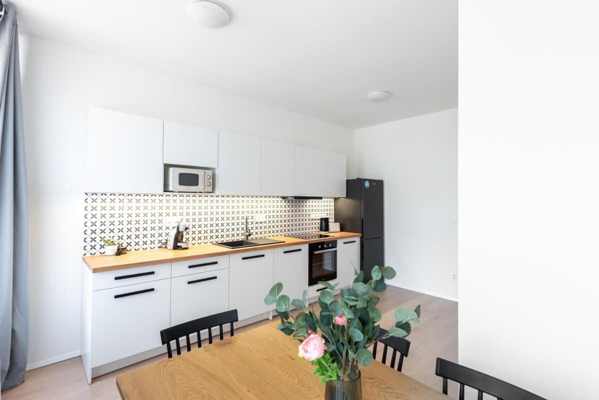 Spacious Luxury Old Town 2BR Retreat