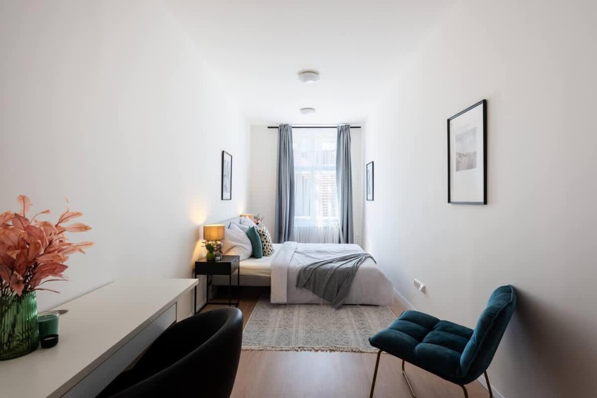 Spacious Luxury Old Town 2BR Retreat