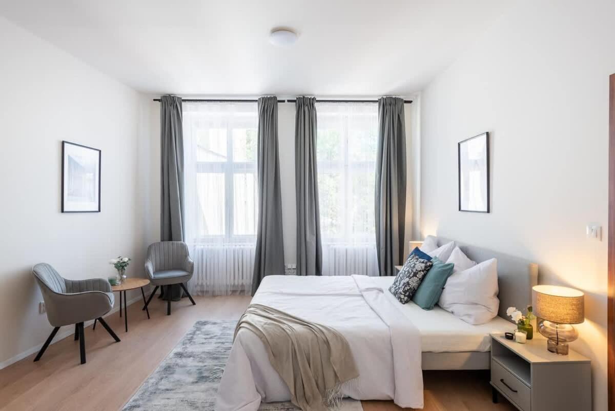 Spacious Luxury Old Town 2BR Retreat