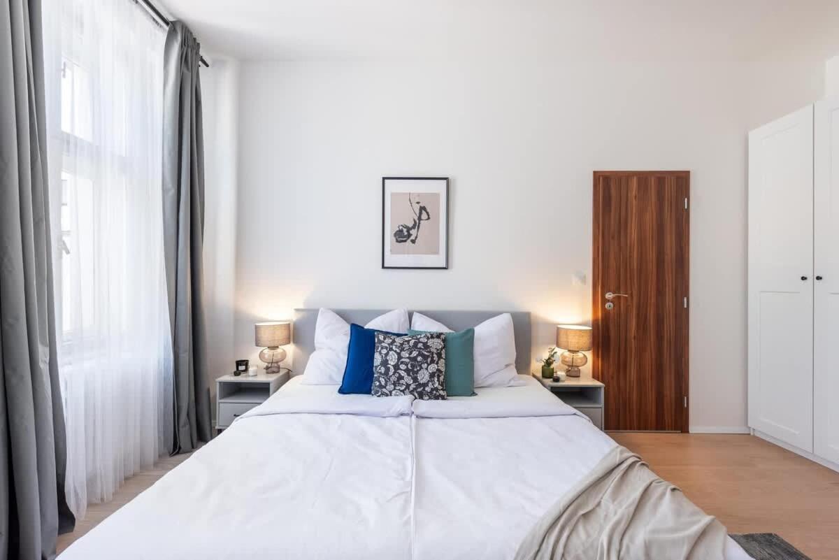Spacious Luxury Old Town 2BR Retreat