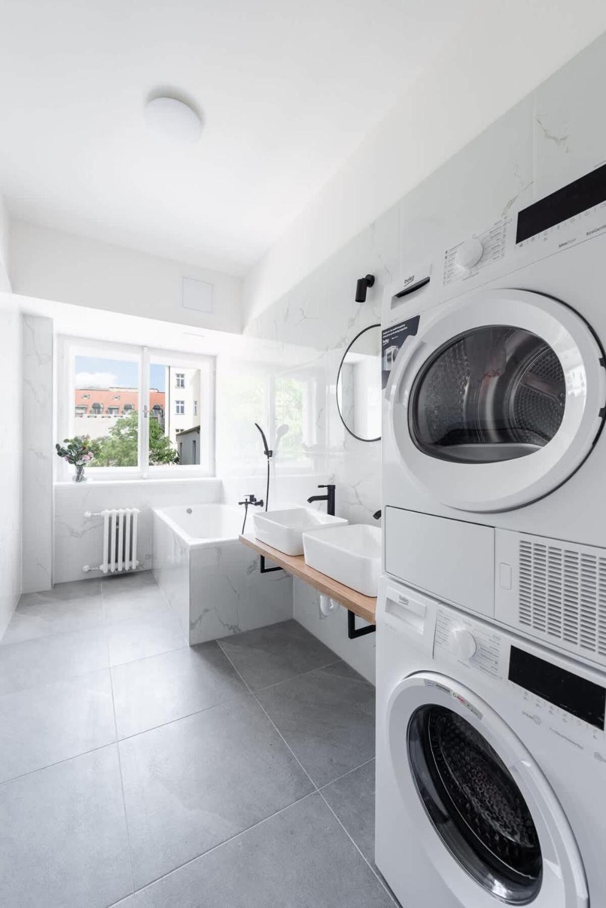 Spacious Luxury Old Town 2BR Retreat