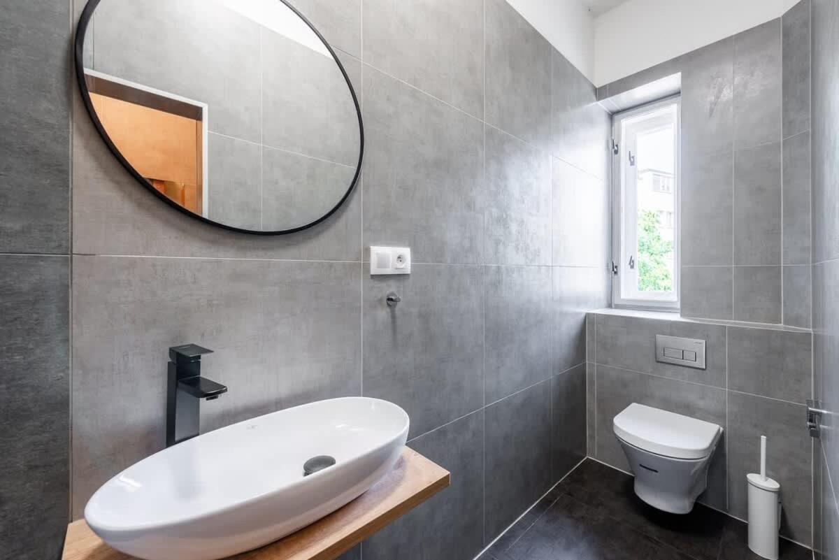 Spacious Luxury Old Town 2BR Retreat
