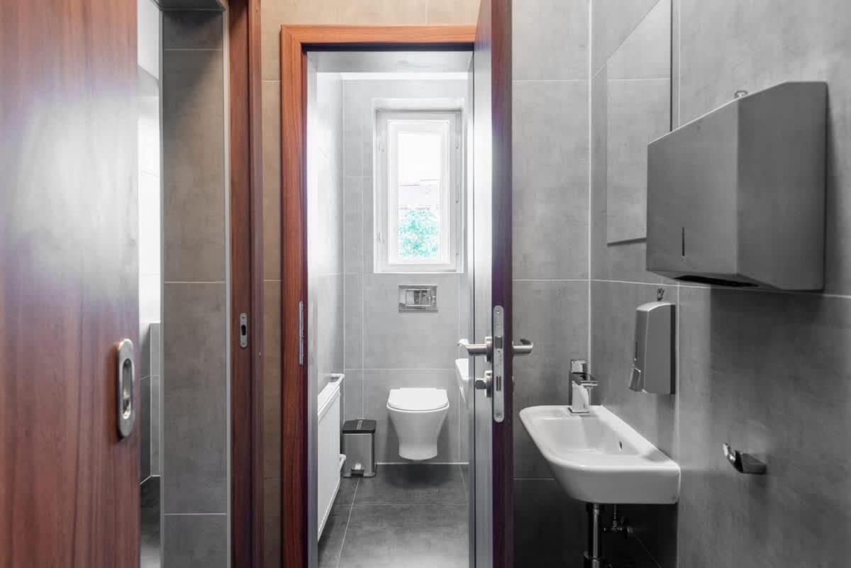 Spacious Luxury Old Town 2BR Retreat