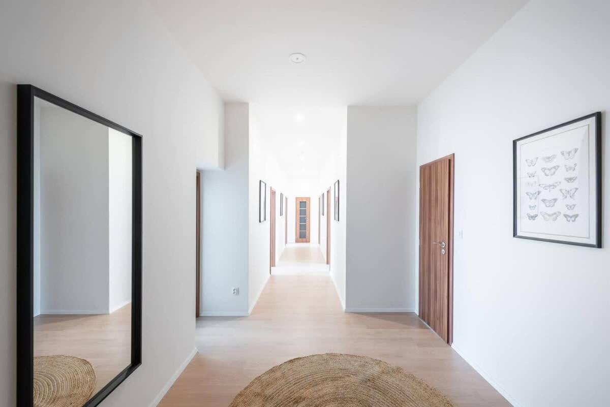 Spacious Luxury Old Town 2BR Retreat