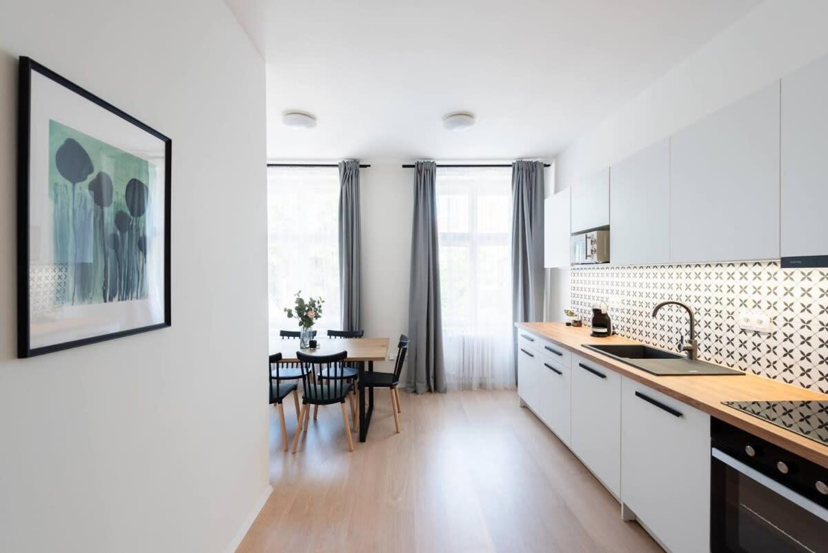 Spacious Luxury Old Town 2BR Retreat