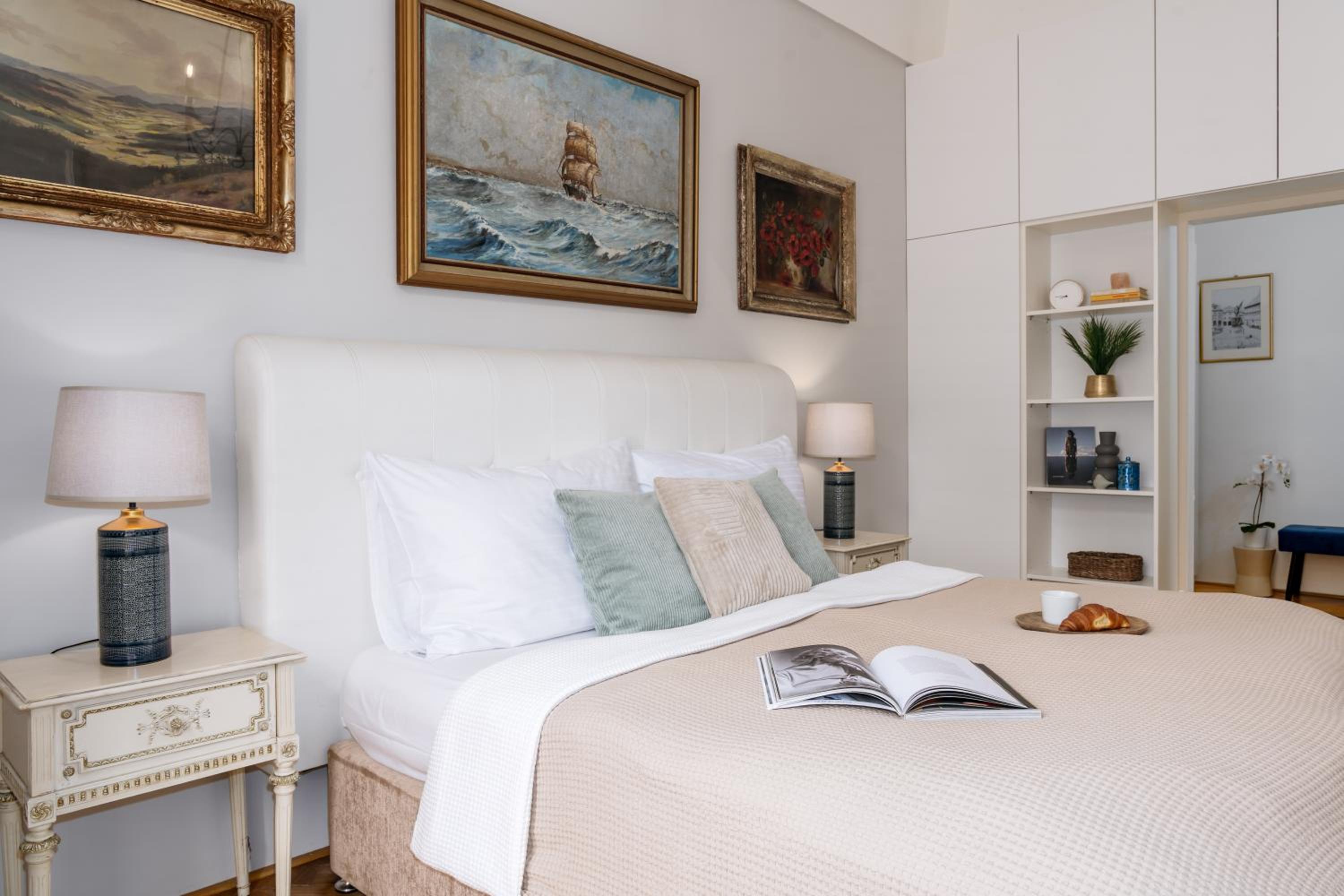 Prague Days - One-bedroom Apartment with Workspace in the Old Town