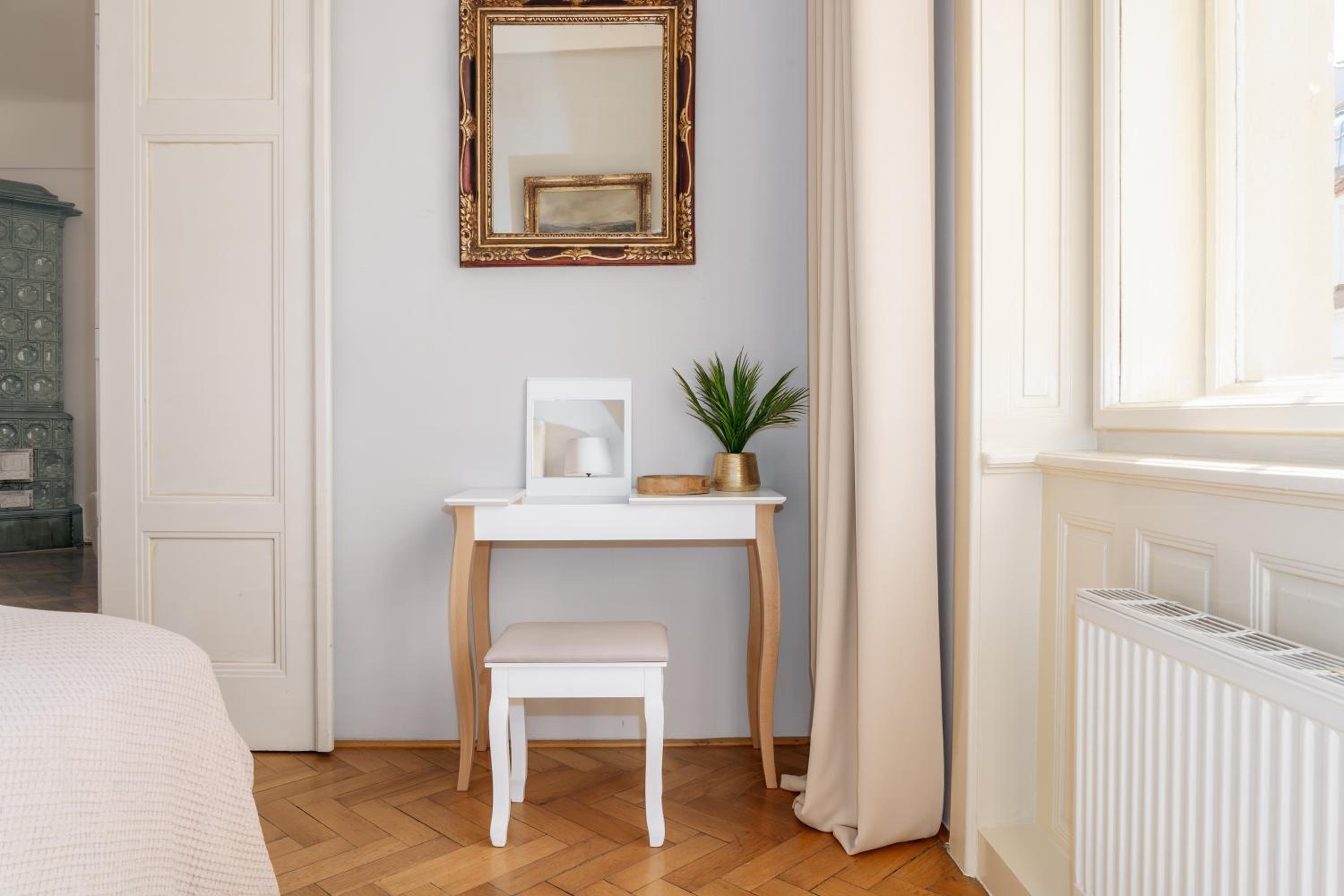 Prague Days - One-bedroom Apartment with Workspace in the Old Town