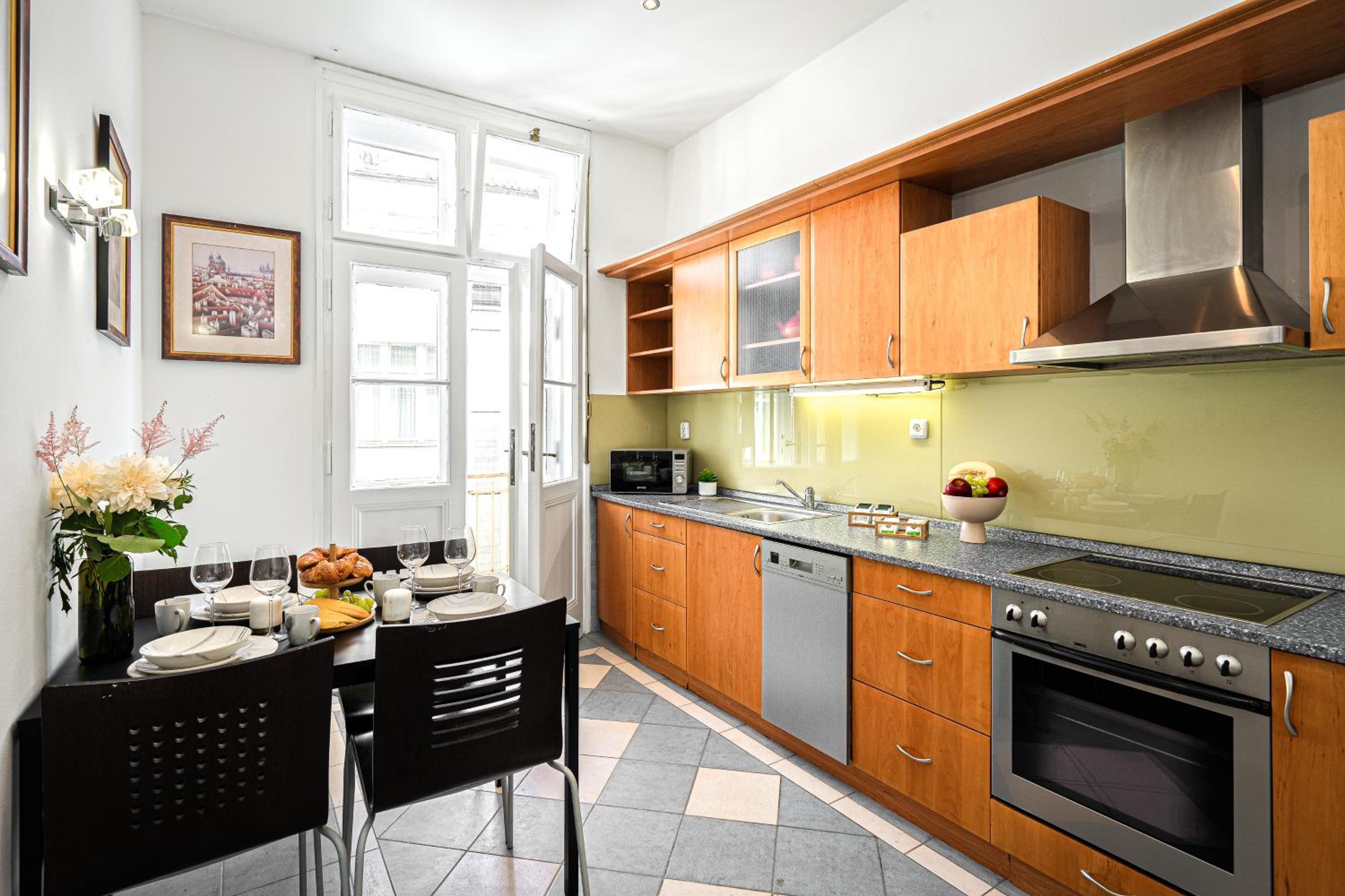 Prague Days - One-bedroom Apartment with Workspace in the Old Town