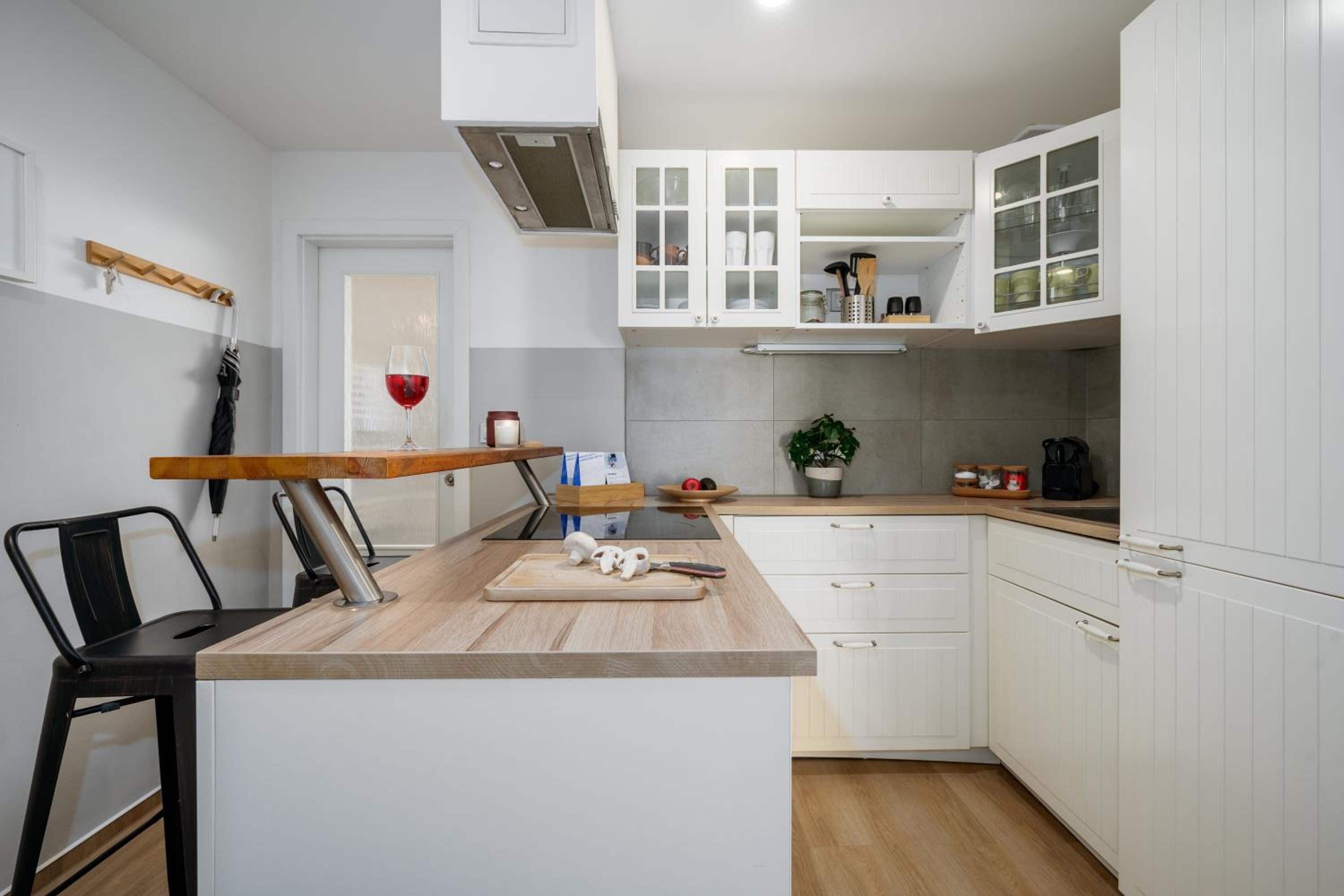 Two bedroom apartment in quiet area with workspace by Prague Days