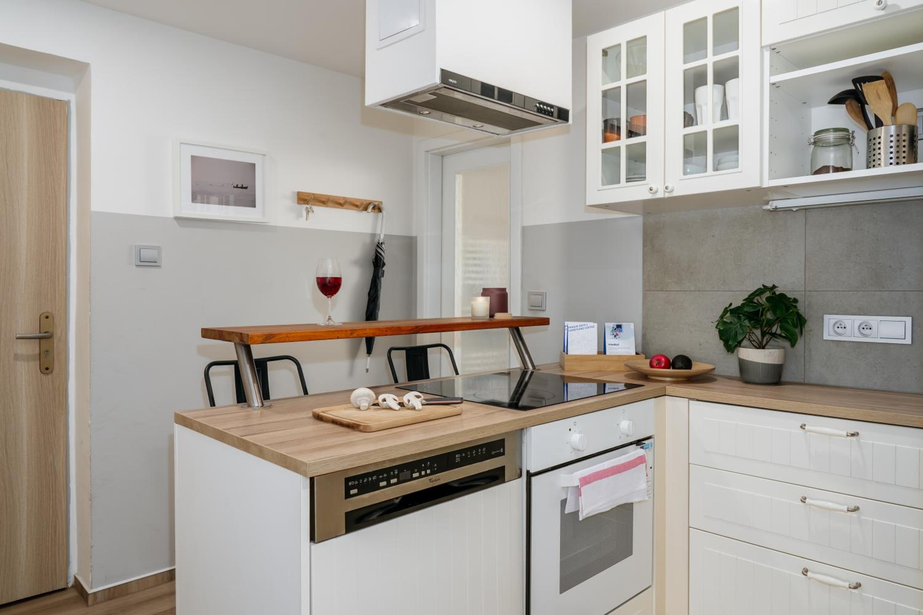 Two bedroom apartment in quiet area with workspace by Prague Days