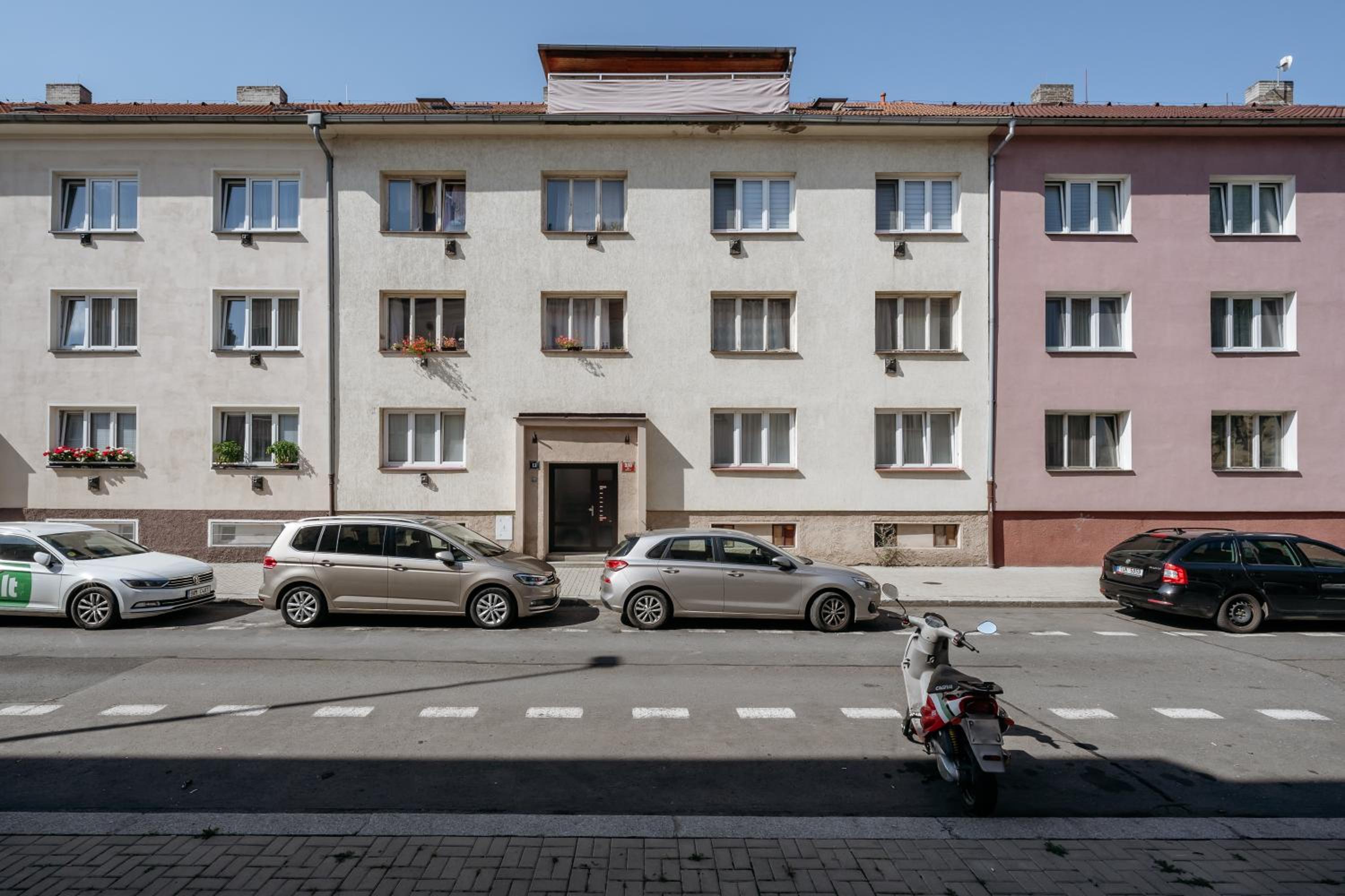 Two bedroom apartment in quiet area with workspace by Prague Days