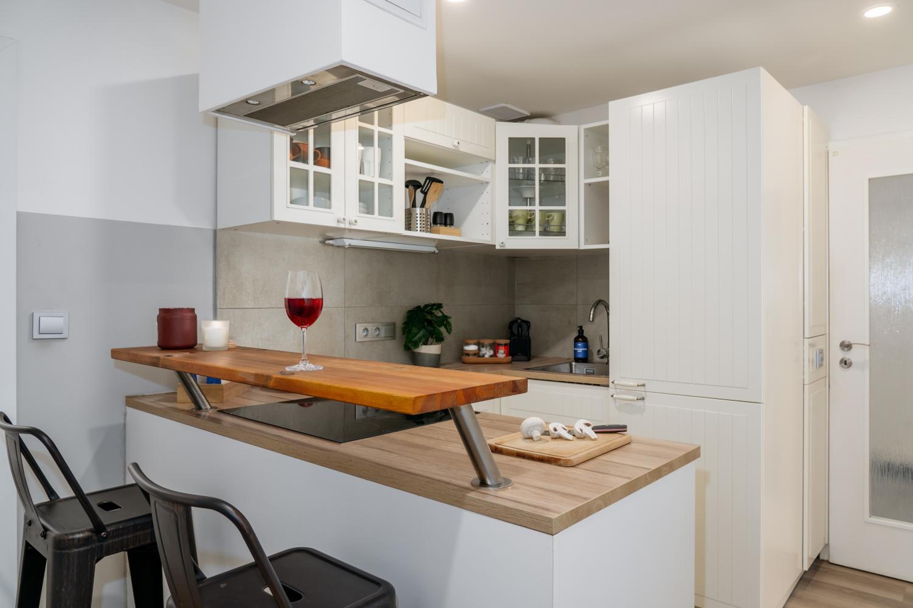 Two bedroom apartment in quiet area with workspace by Prague Days
