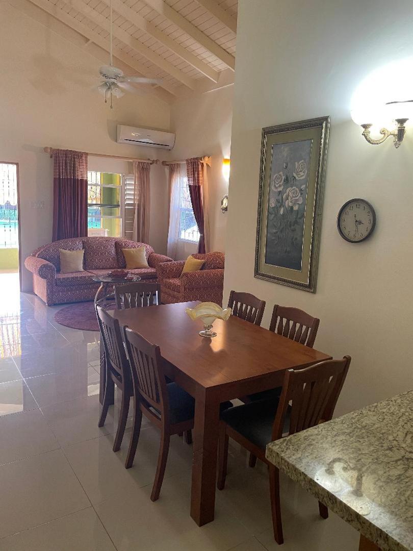 Virgos Villa - AC Pool WiFi SmartTV Gym view 3