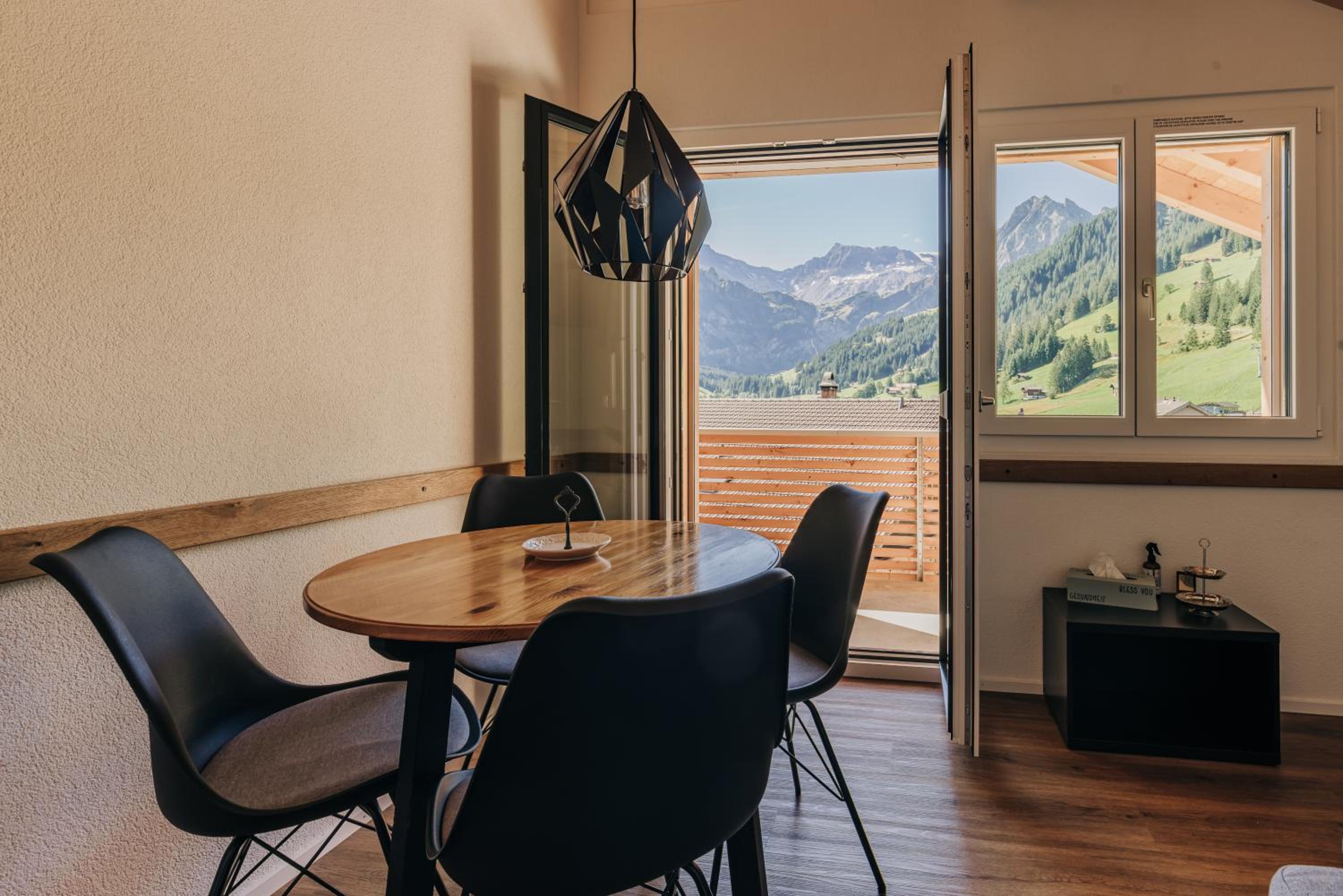 Chuenislodge3 neu&stilvoll, 2Balkone, echtes Bijou mit top-Aussicht