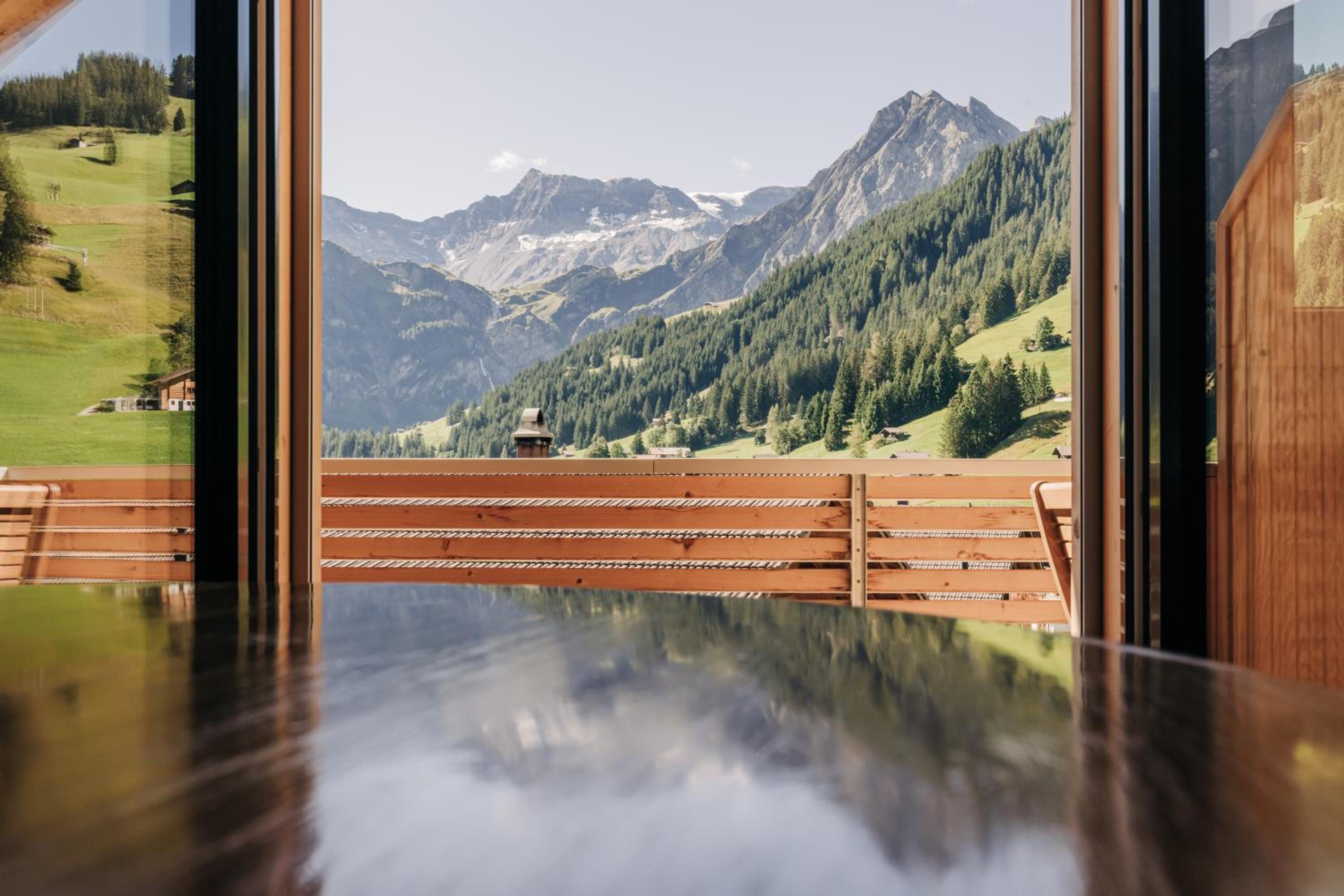 Chuenislodge3 neu&stilvoll, 2Balkone, echtes Bijou mit top-Aussicht