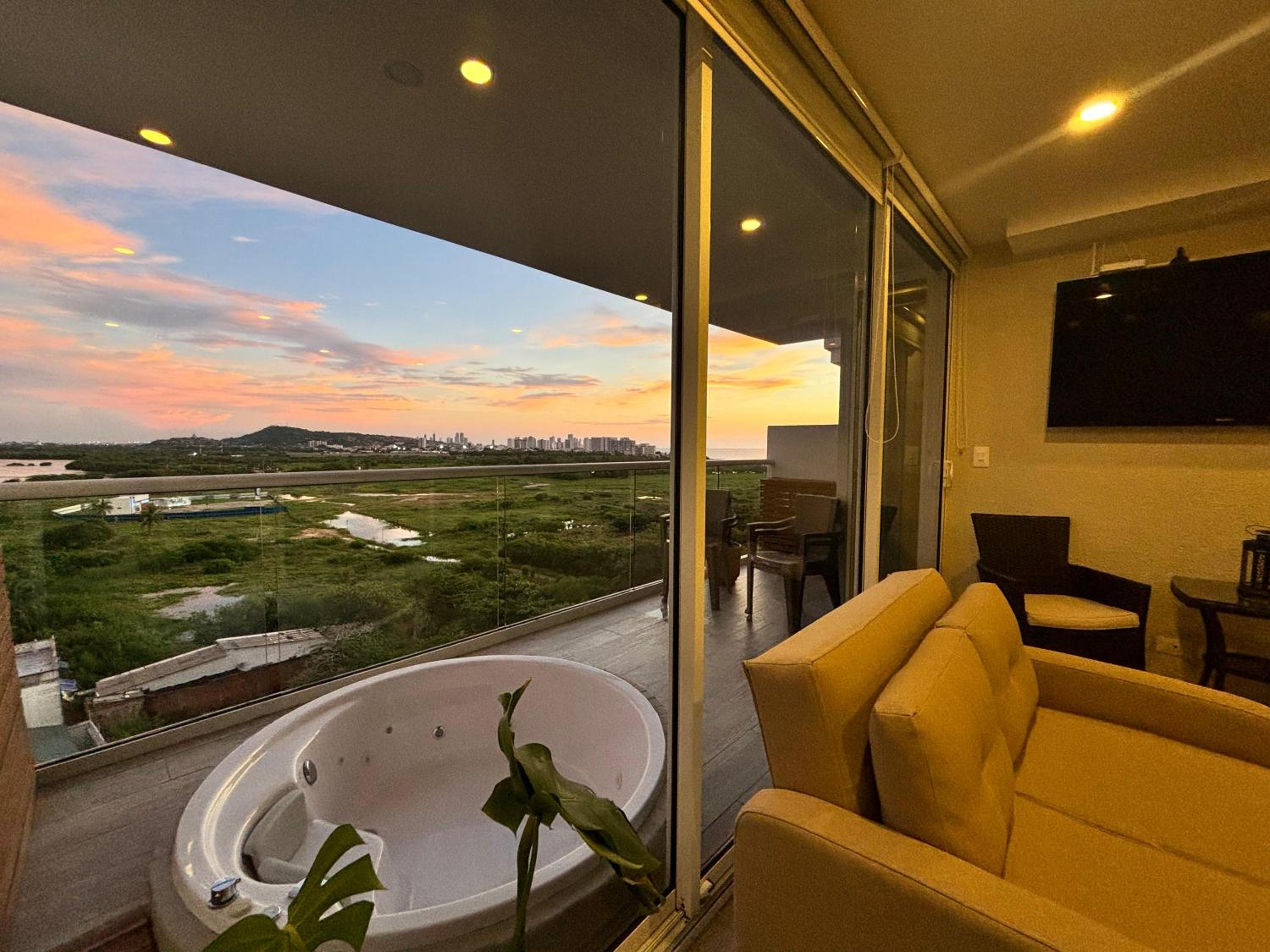 Hotel Dominique 907 Luxury Apartment - Image 1