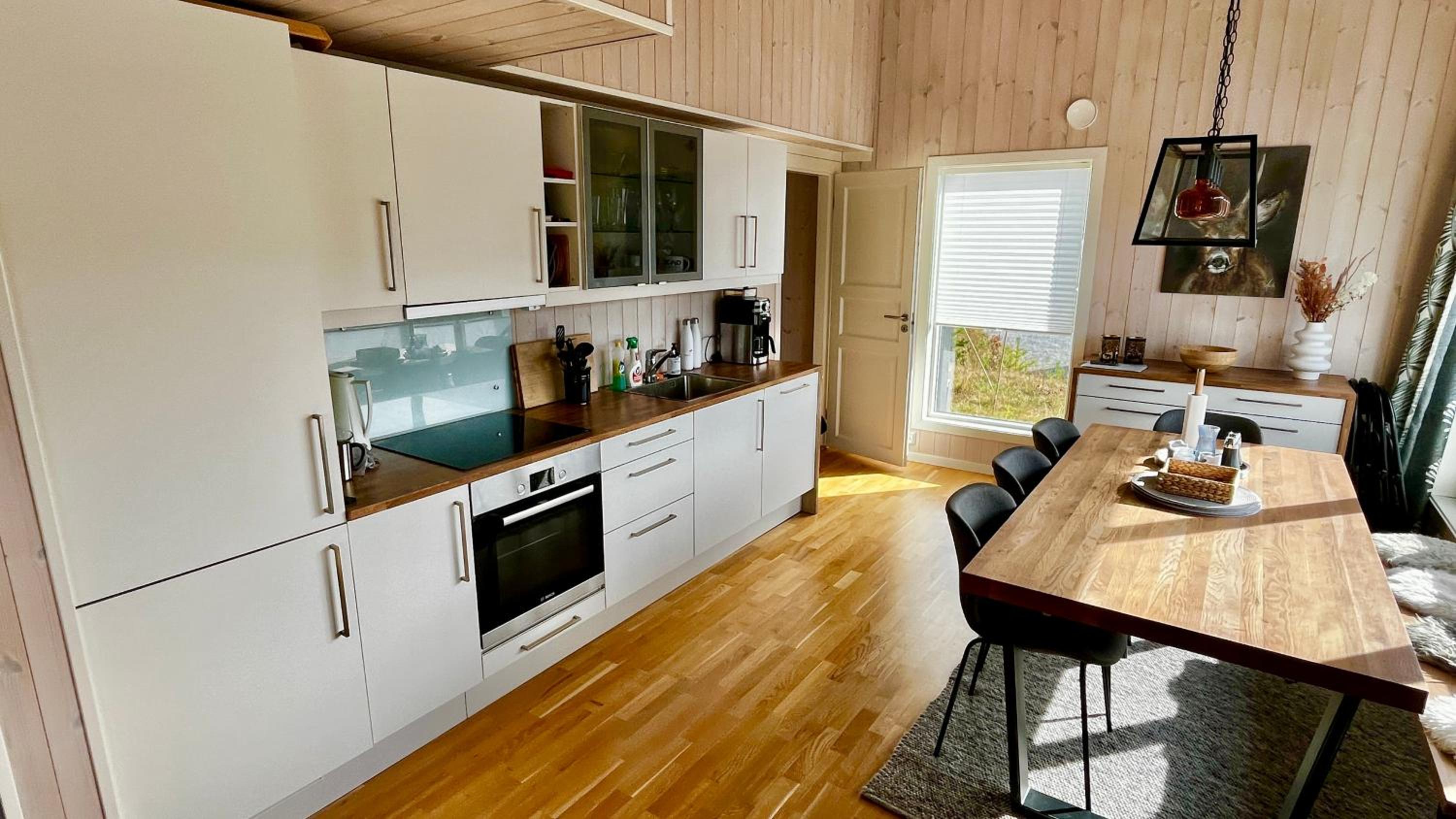 Modern cabin, great view, sunny, 2BA, 4BR view 2