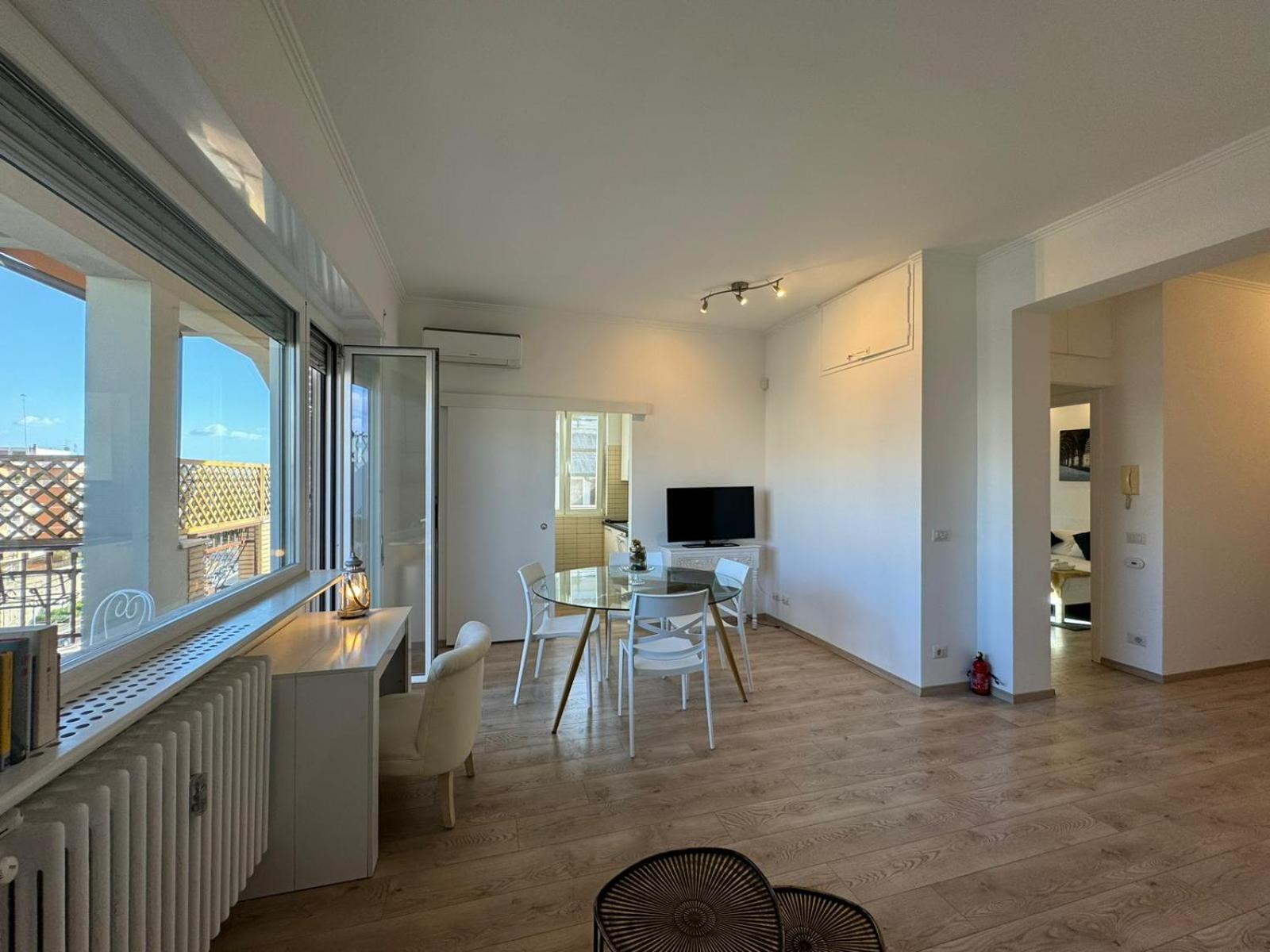 Bright and Residential Roman Apt with Terrace