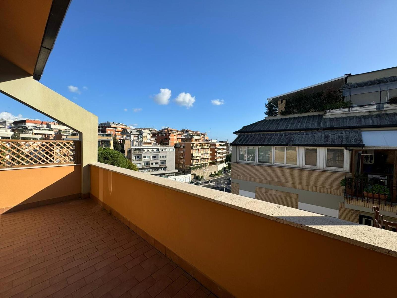 Bright and Residential Roman Apt with Terrace