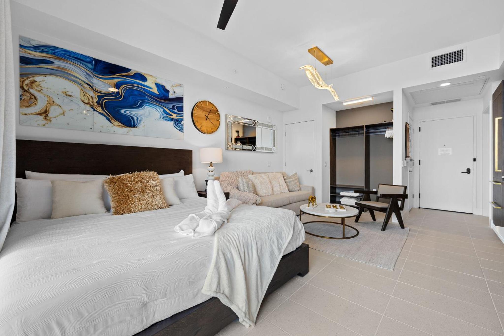 PH 49 Floor Luxury Studio w Free Parking