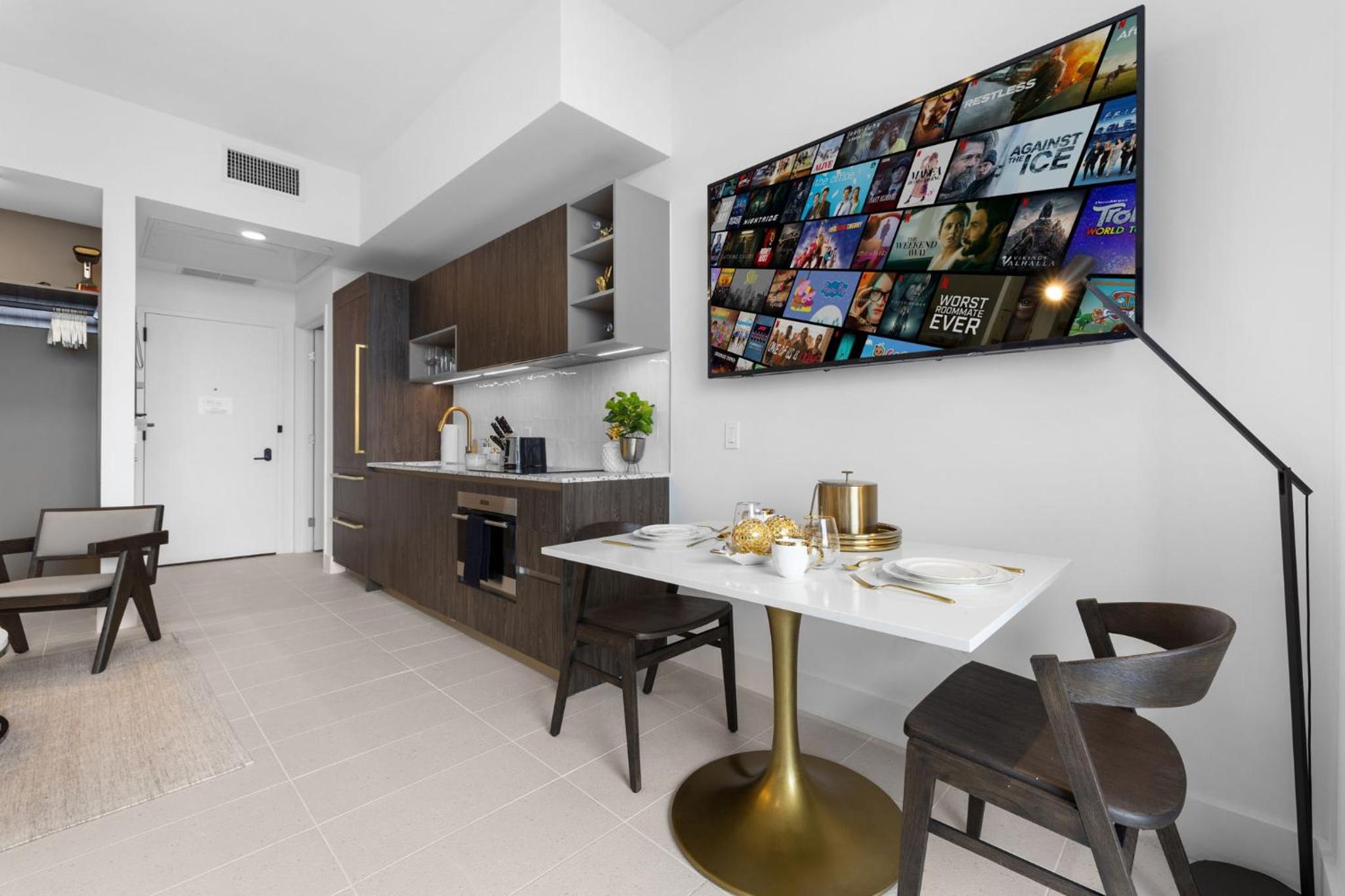 PH 49 Floor Luxury Studio w Free Parking