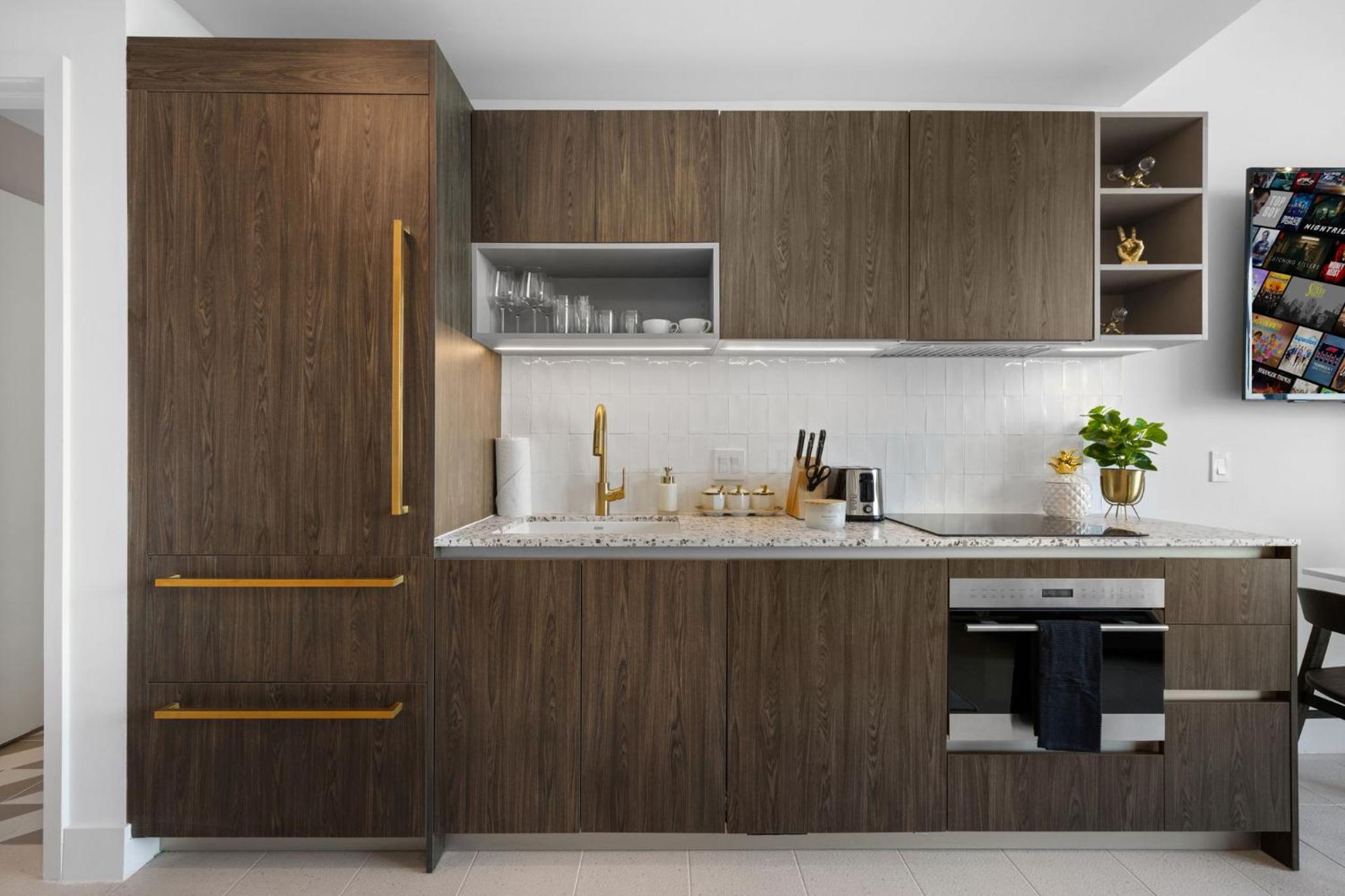 PH 49 Floor Luxury Studio w Free Parking