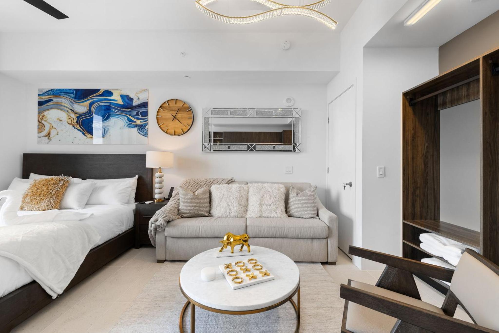 PH 49 Floor Luxury Studio w Free Parking