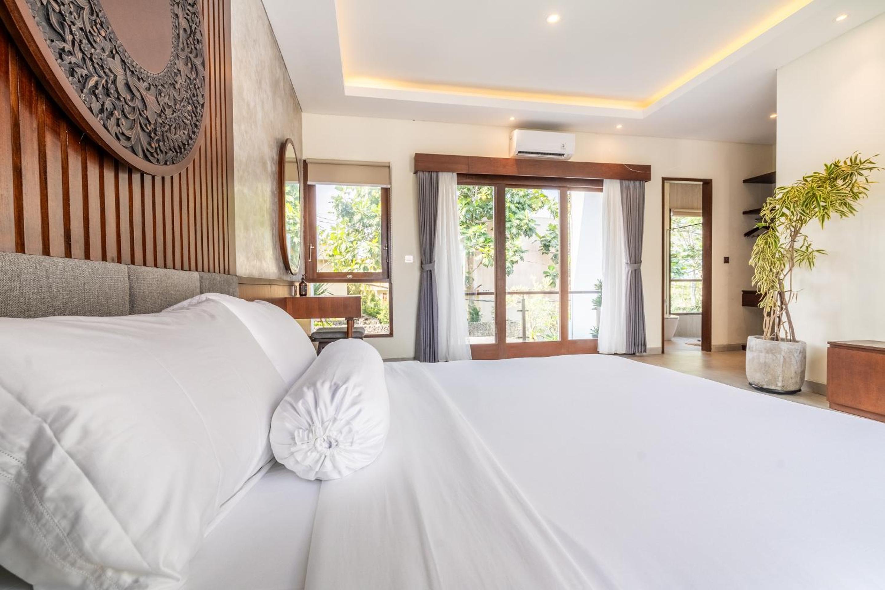 Taman Dharmawangsa Villa - 3BR Luxury Private Pool Villa in Nusa Dua view 5