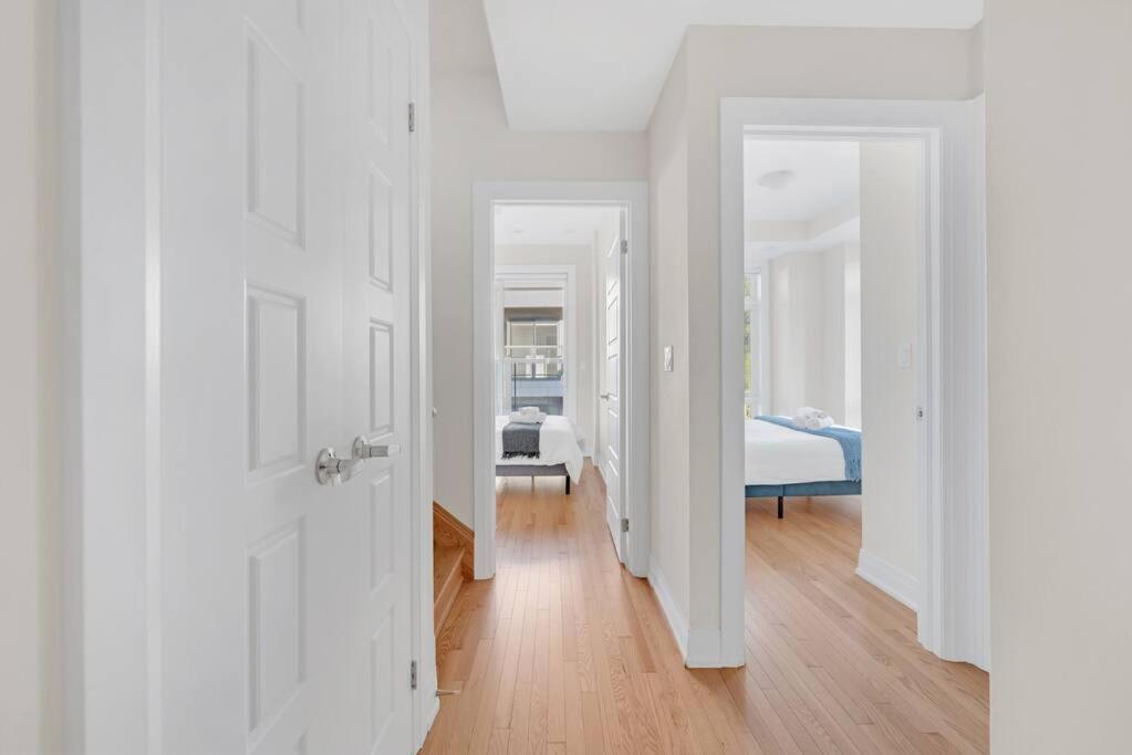 Designer Yorkdale 2BR Townhouse, Private Patio, Parking