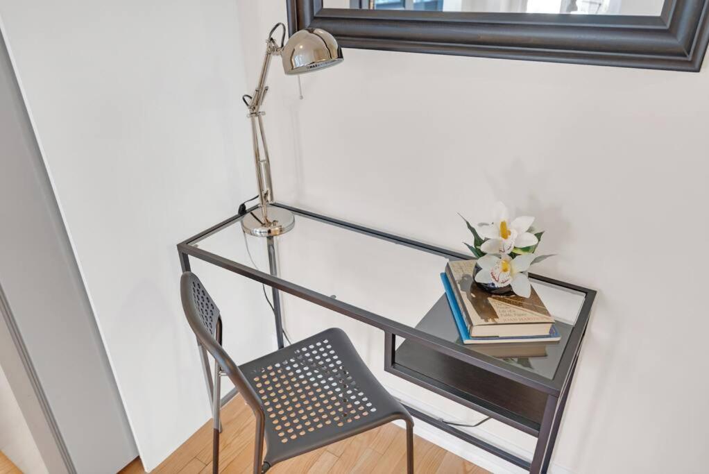 Designer Yorkdale 2BR Townhouse, Private Patio, Parking